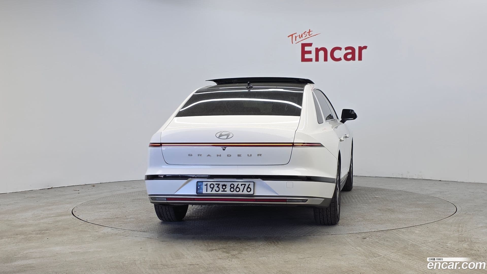 Main__Slider__Photo:Grandeur Hyundai 2023.0-3