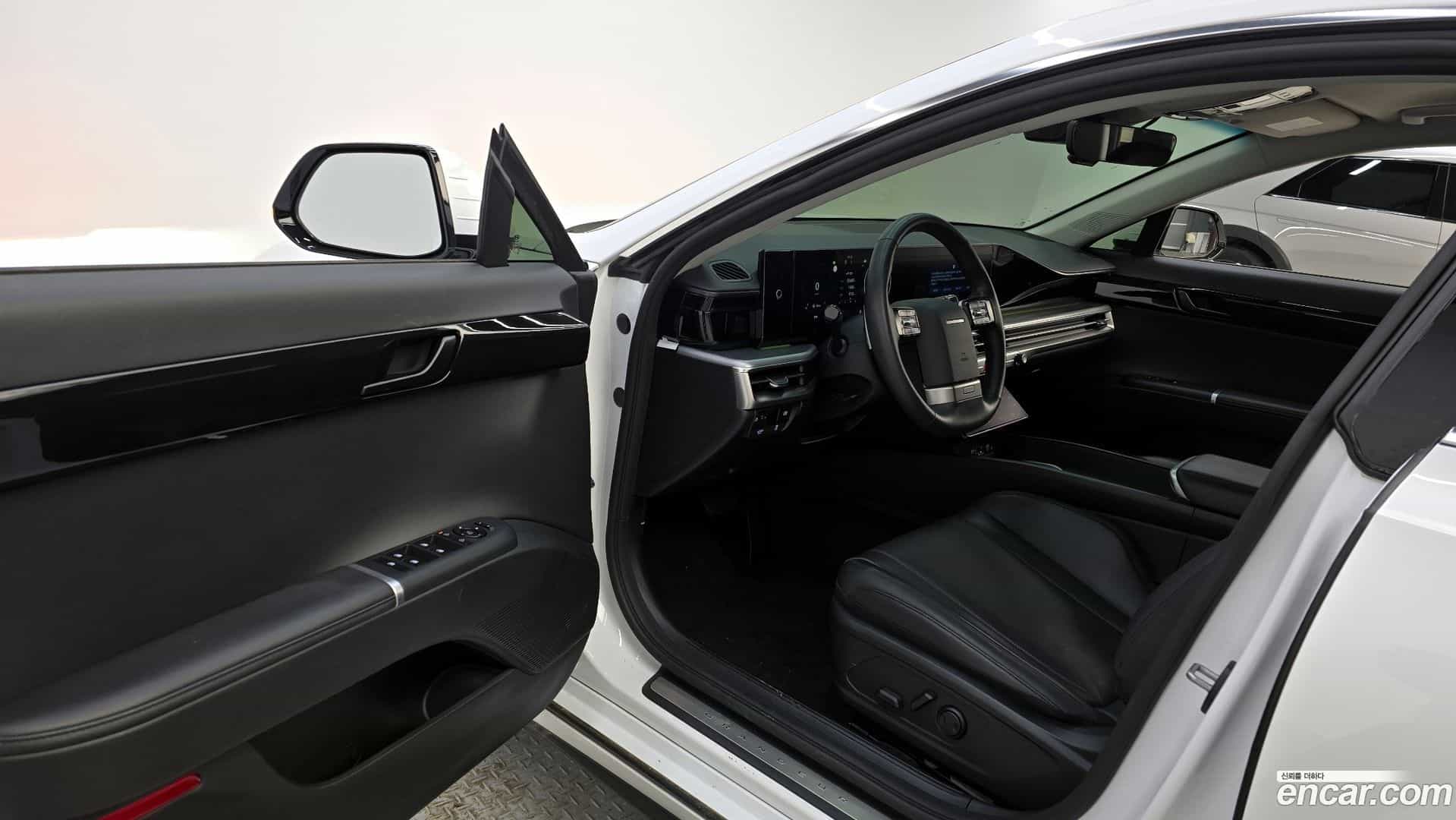 Grandeur Hyundai 2023.0-OPTION-015