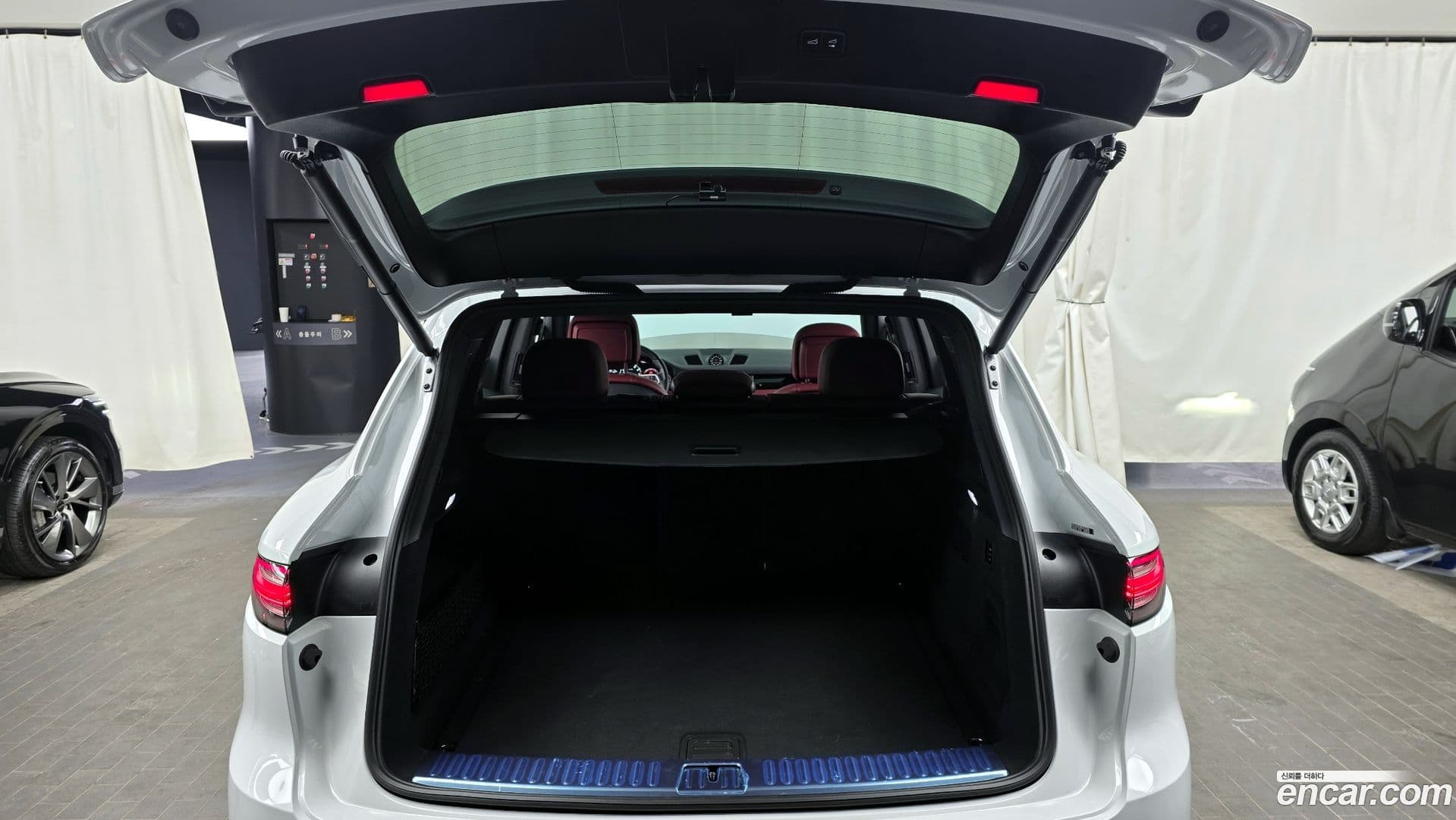 Main__Slider__Photo:Cayenne Porsche 2022.5-19