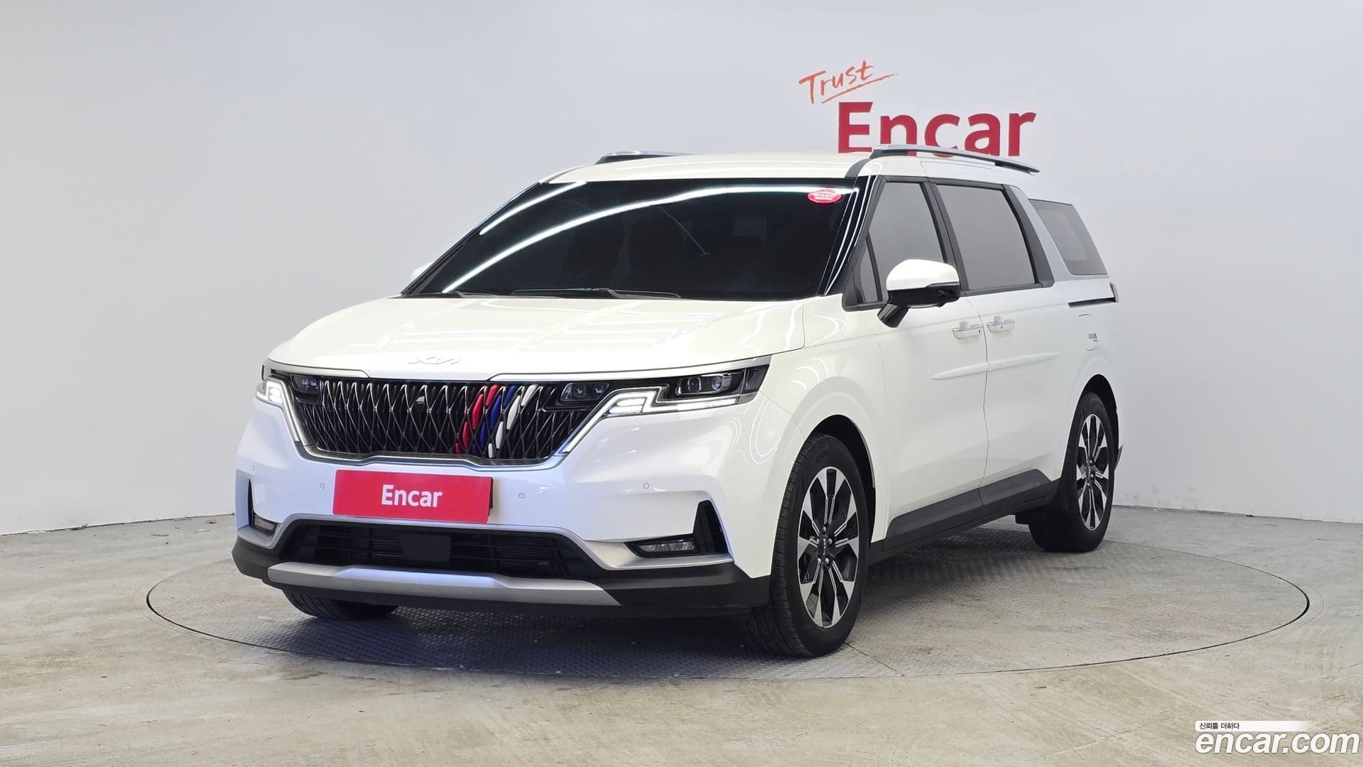 Main__Slider__Photo:Canival Kia 2023.4-0