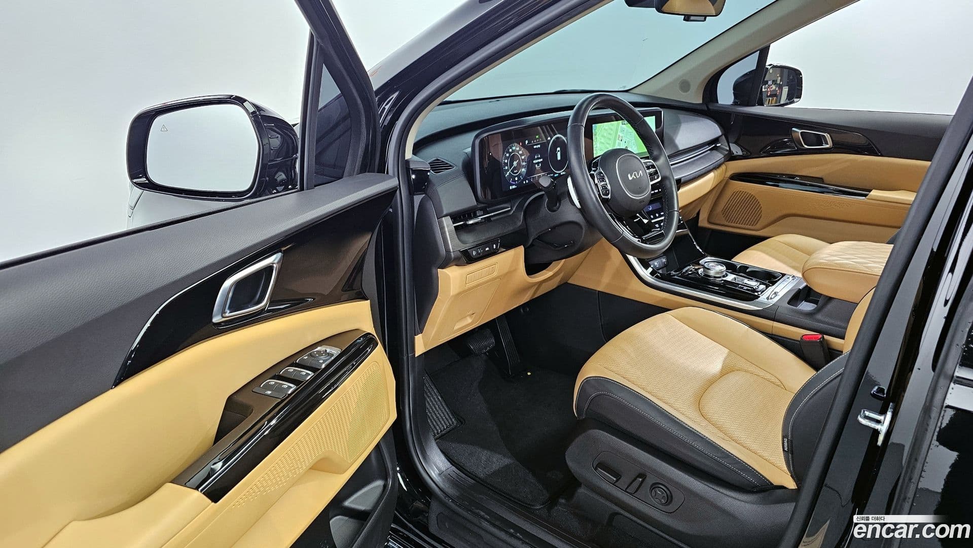 Main__Slider__Photo:Canival Kia 2022.4-9