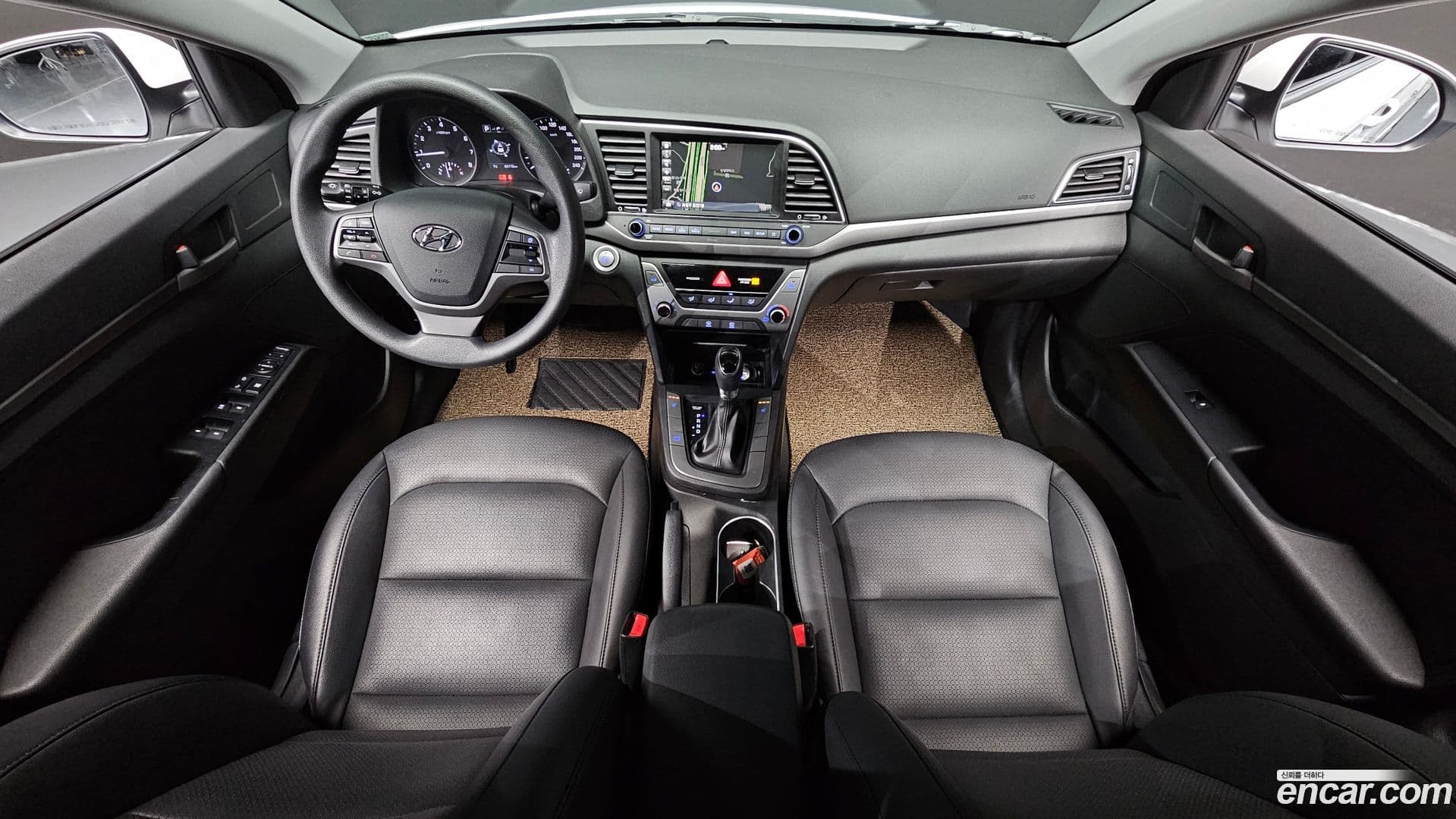 Main__Slider__Photo:AVANTE Hyundai 2017.10-6