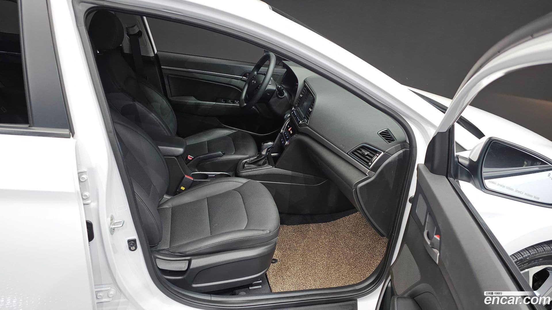 Main__Slider__Photo:AVANTE Hyundai 2017.10-11