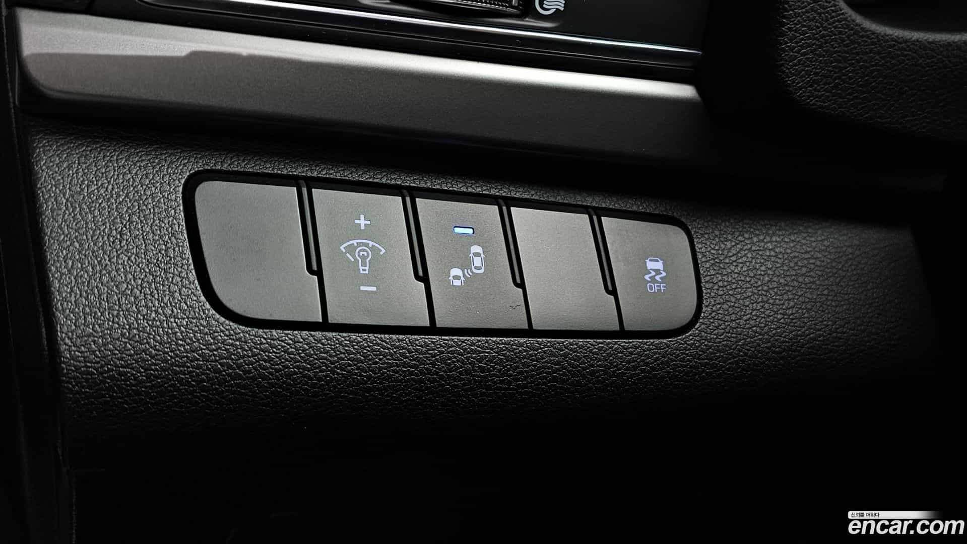 AVANTE Hyundai 2017.10-OPTION-019