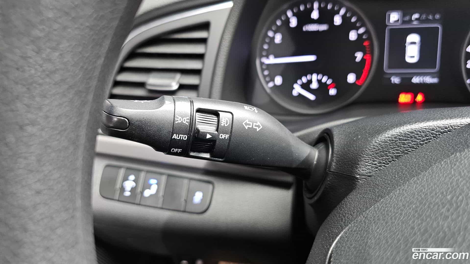 AVANTE Hyundai 2017.10-OPTION-020