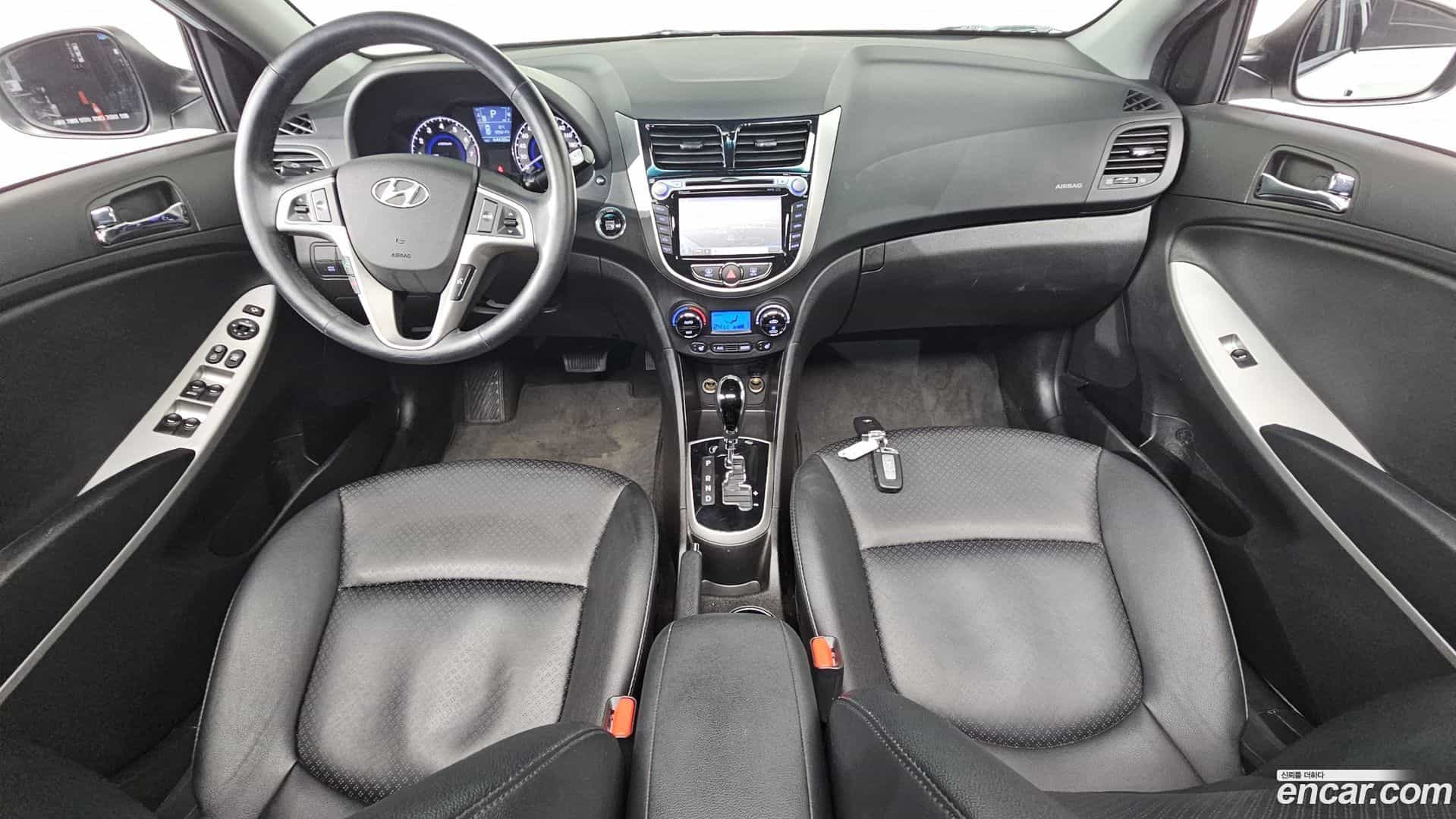 Accent Hyundai 2014.3-INNER-007