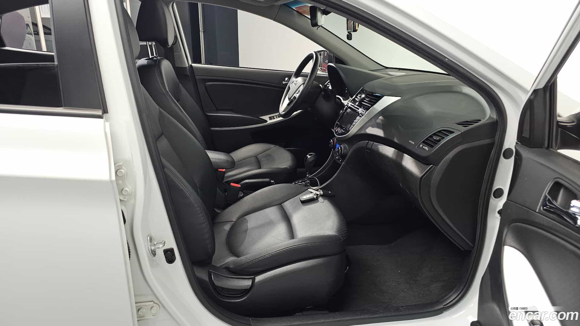 Accent Hyundai 2014.3-OPTION-015