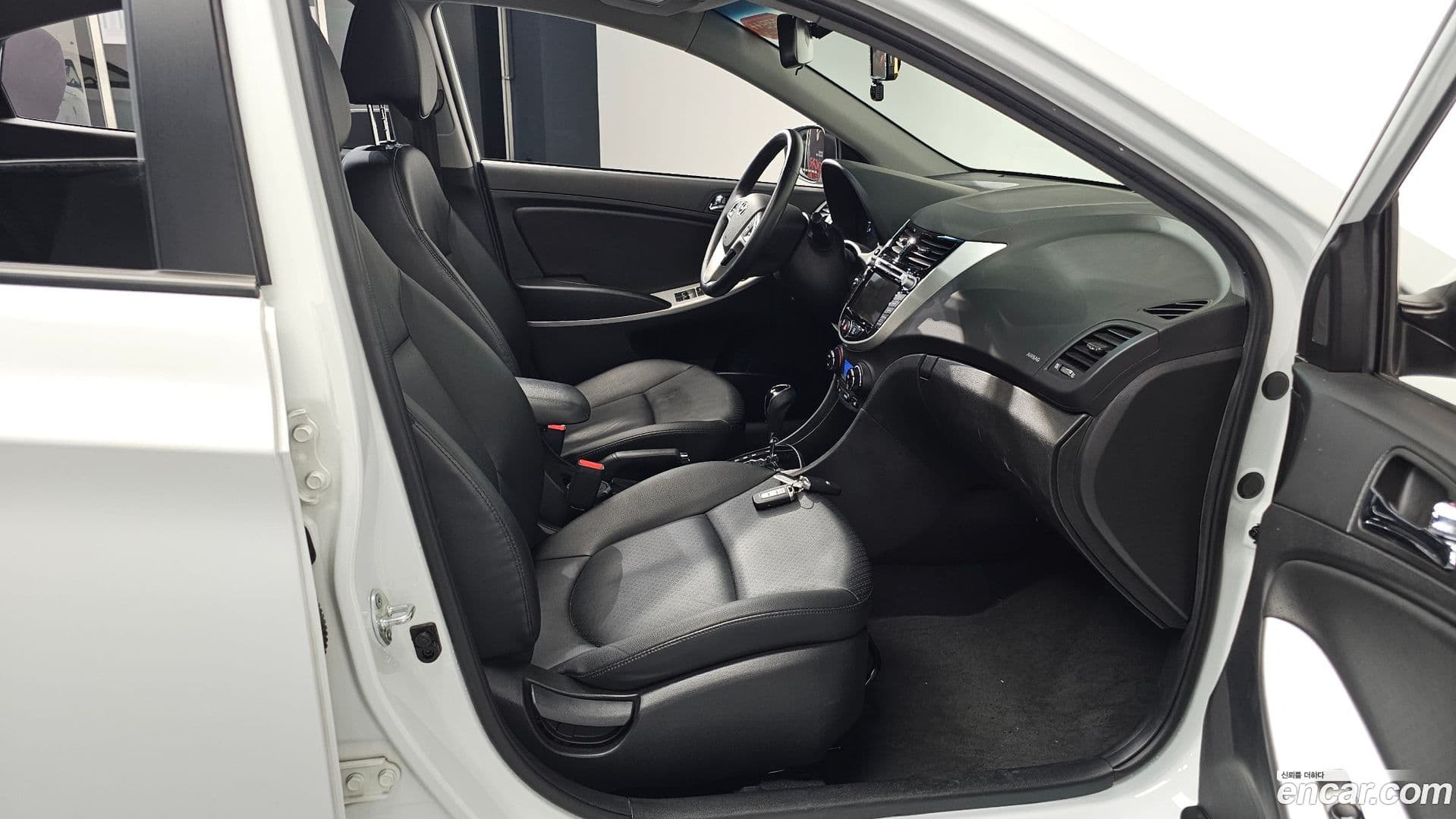 Main__Slider__Photo:Accent Hyundai 2014.3-11