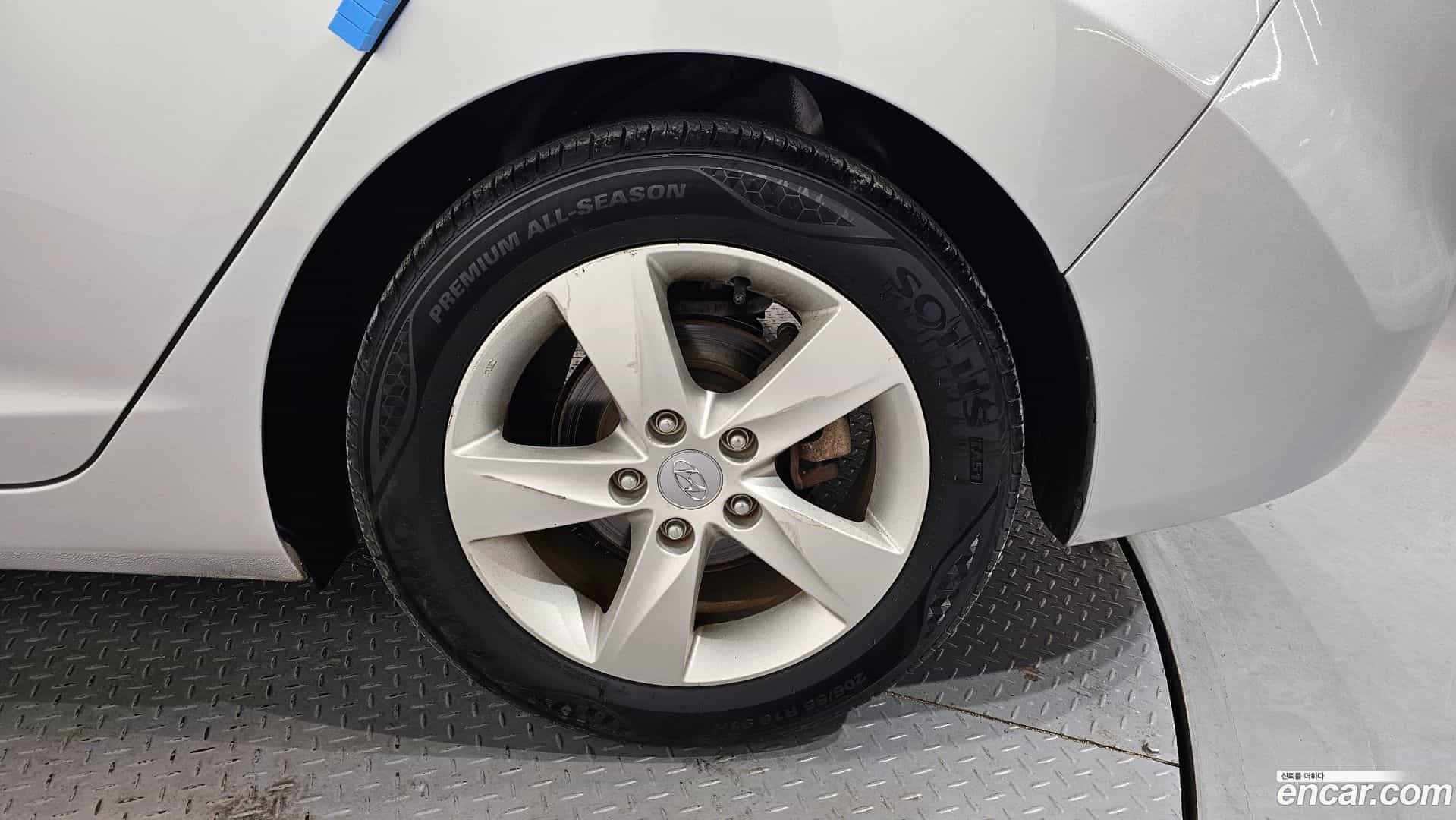 AVANTE Hyundai 2011.11-OUTER-005