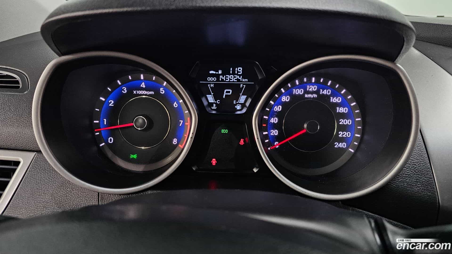 AVANTE Hyundai 2011.11-INNER-008