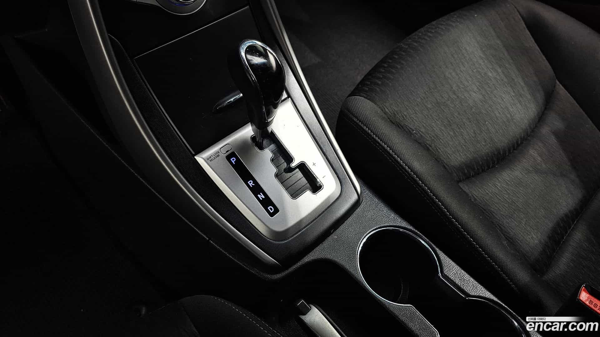 AVANTE Hyundai 2011.11-INNER-009