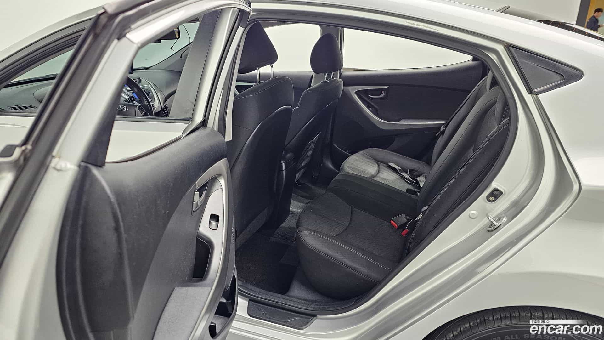 AVANTE Hyundai 2011.11-OPTION-016