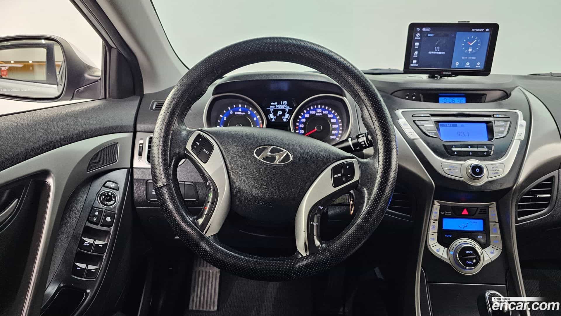 AVANTE Hyundai 2011.11-OPTION-017