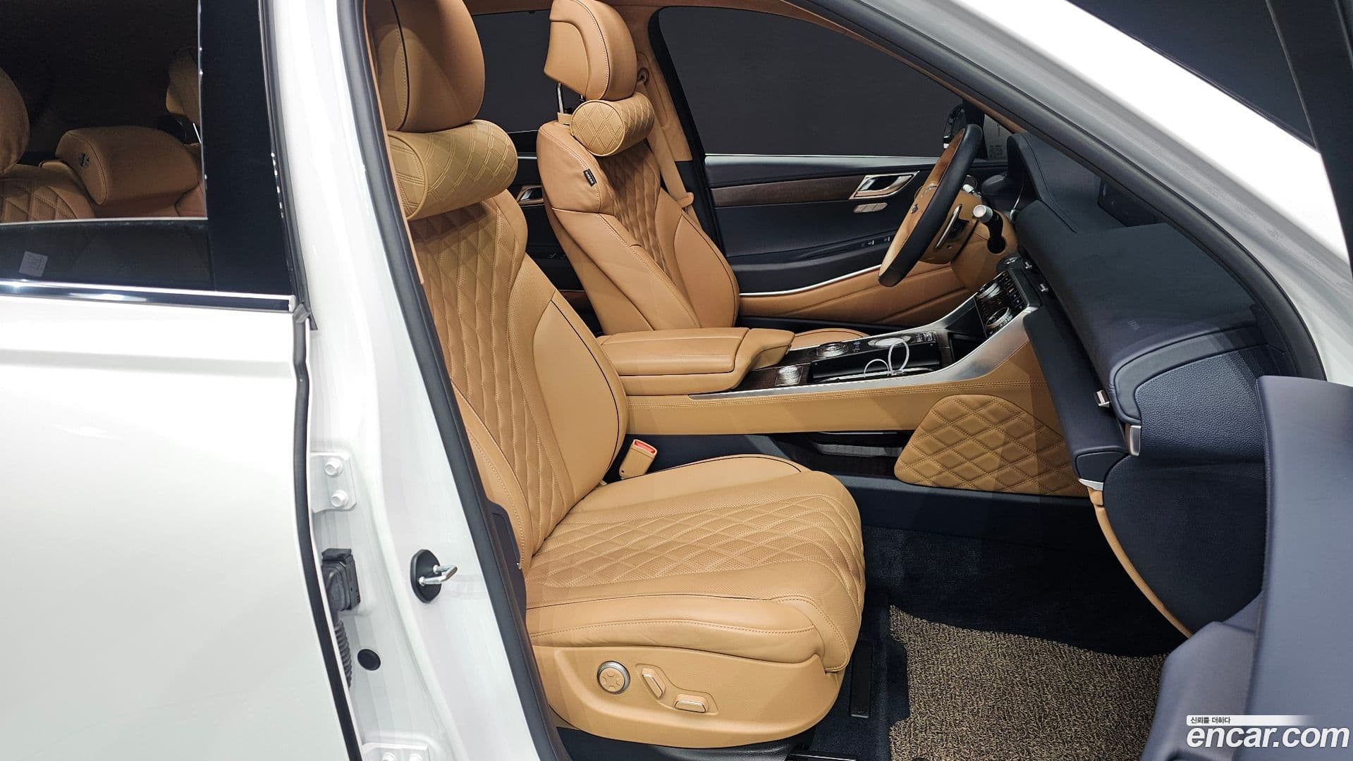 Main__Slider__Photo:GV80 Genesis 2021.10-9