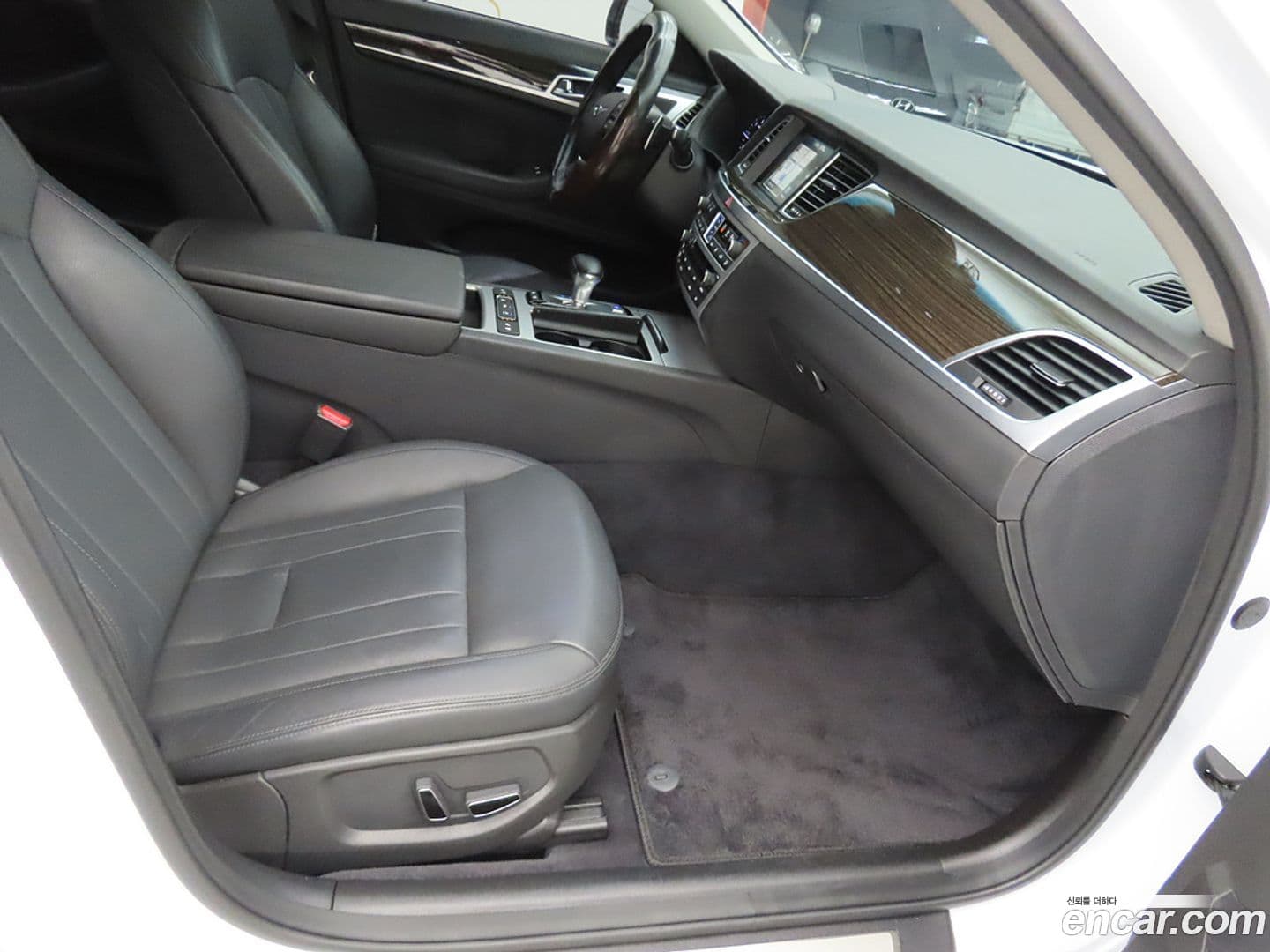 Main__Slider__Photo:G80 Genesis 2018.7-14