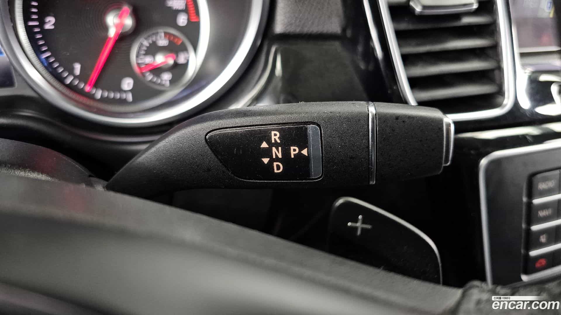 GLE-Class Mercedes-Benz 2017.5-INNER-009