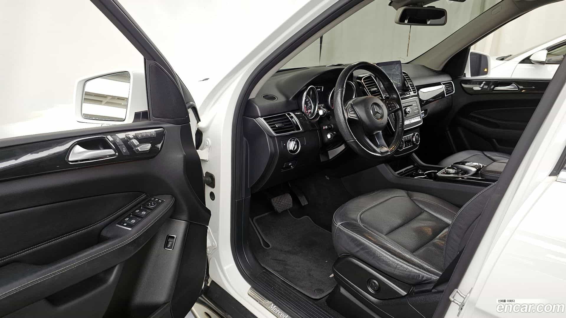 GLE-Class Mercedes-Benz 2017.5-INNER-010