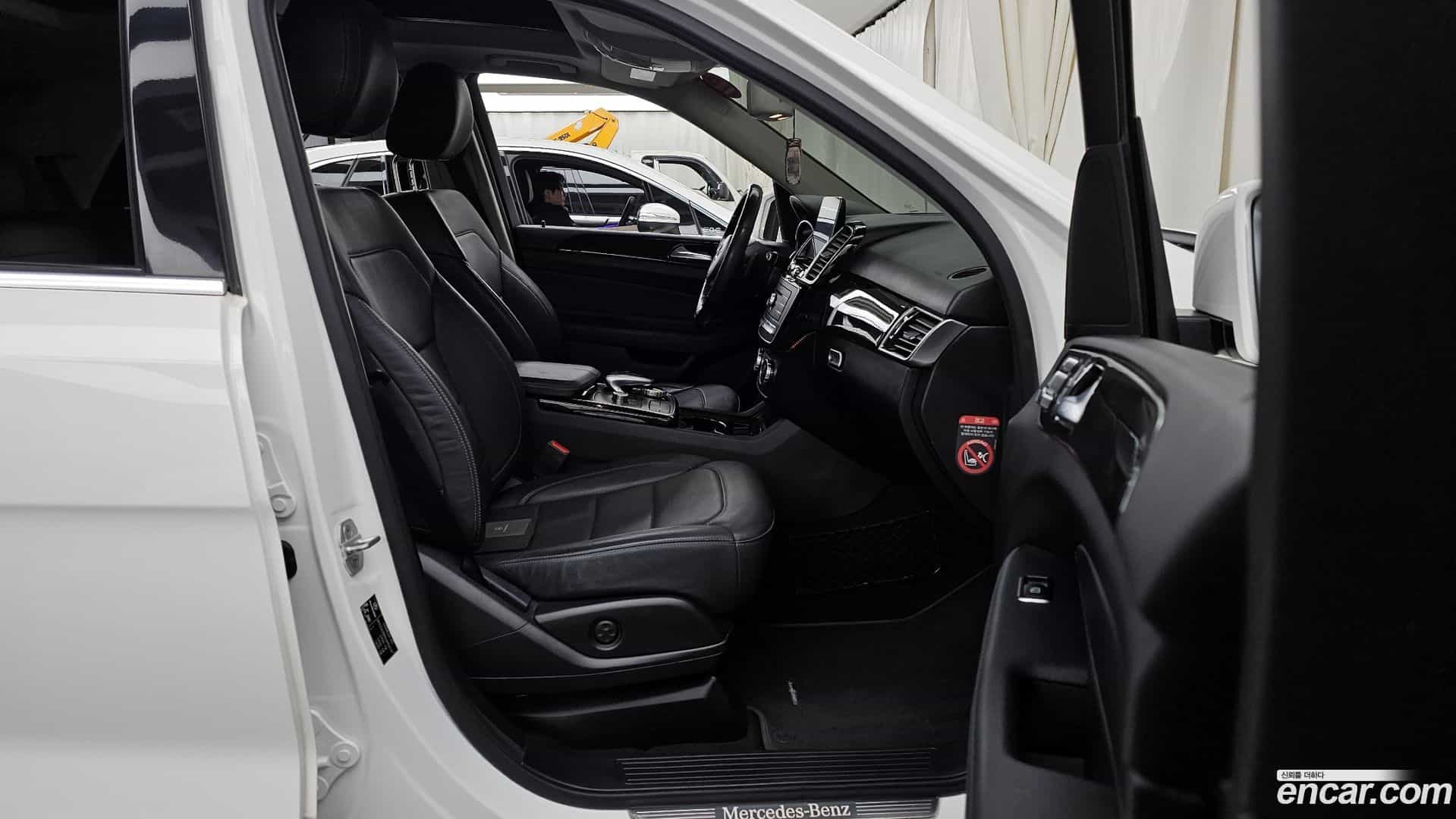 GLE-Class Mercedes-Benz 2017.5-OPTION-015