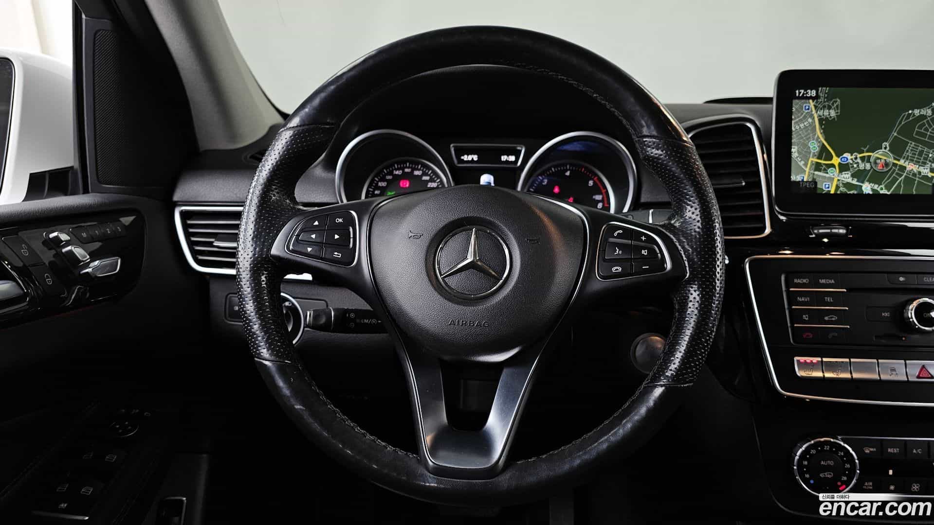 GLE-Class Mercedes-Benz 2017.5-OPTION-017