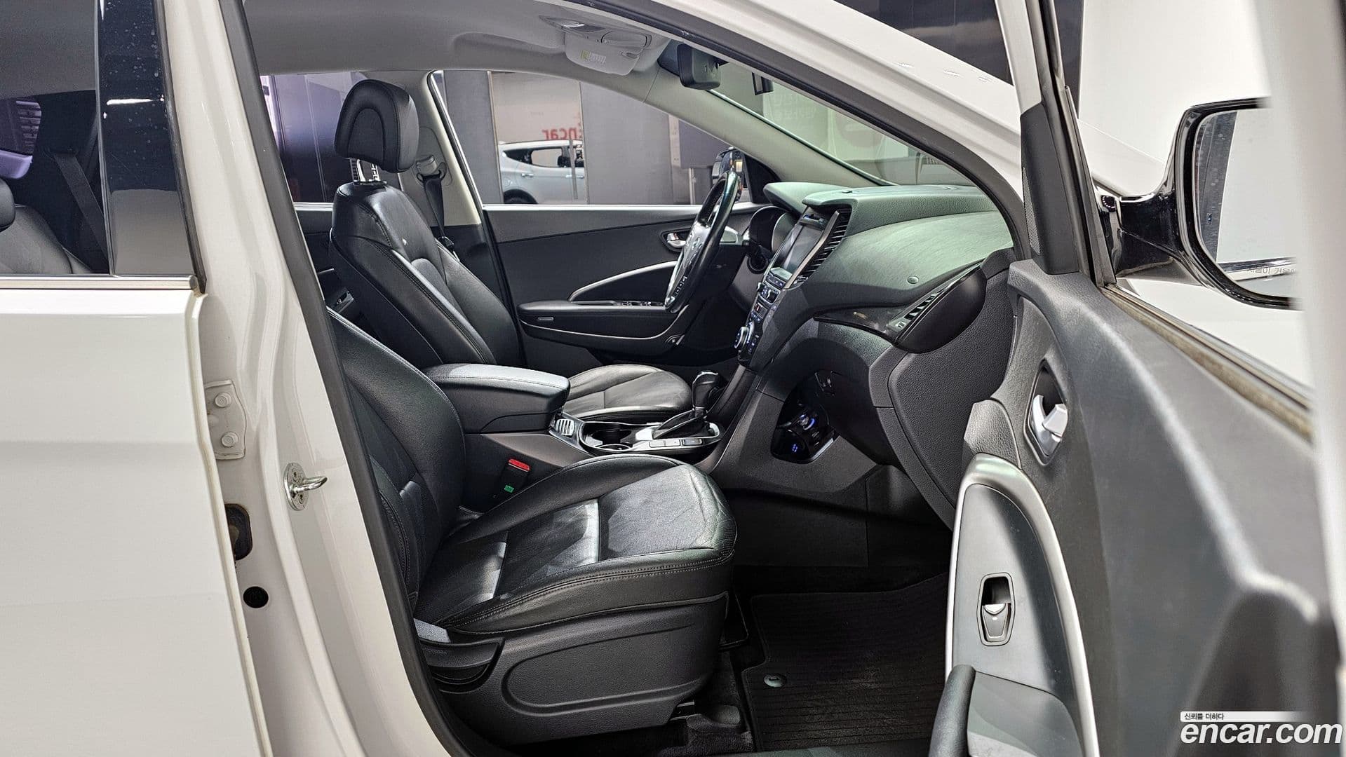 Main__Slider__Photo:Santafe Hyundai 2017.10-9