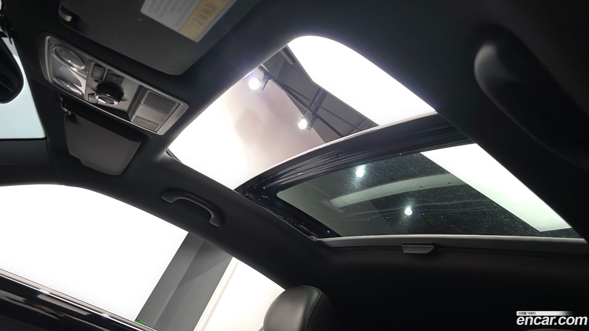 Main__Slider__Photo:Beatle Volkswagen 2014.3-17