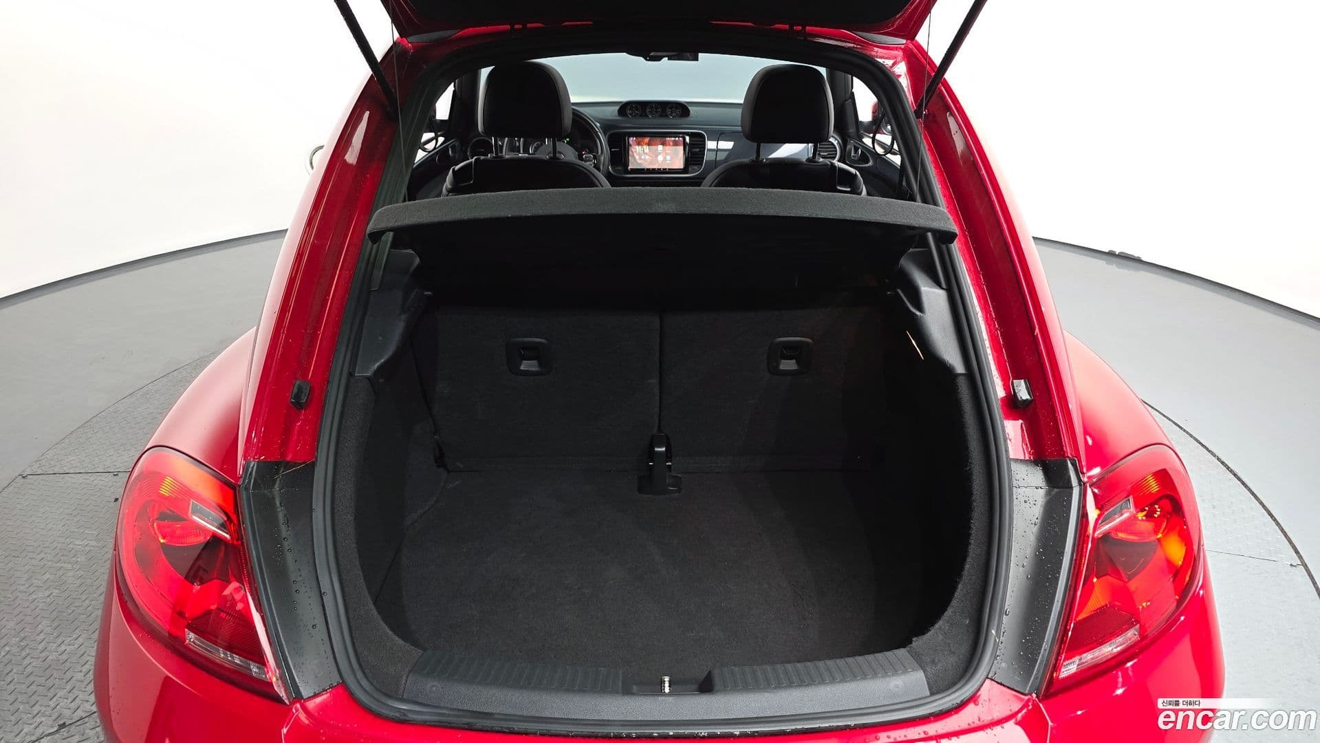 Main__Slider__Photo:Beatle Volkswagen 2014.3-19