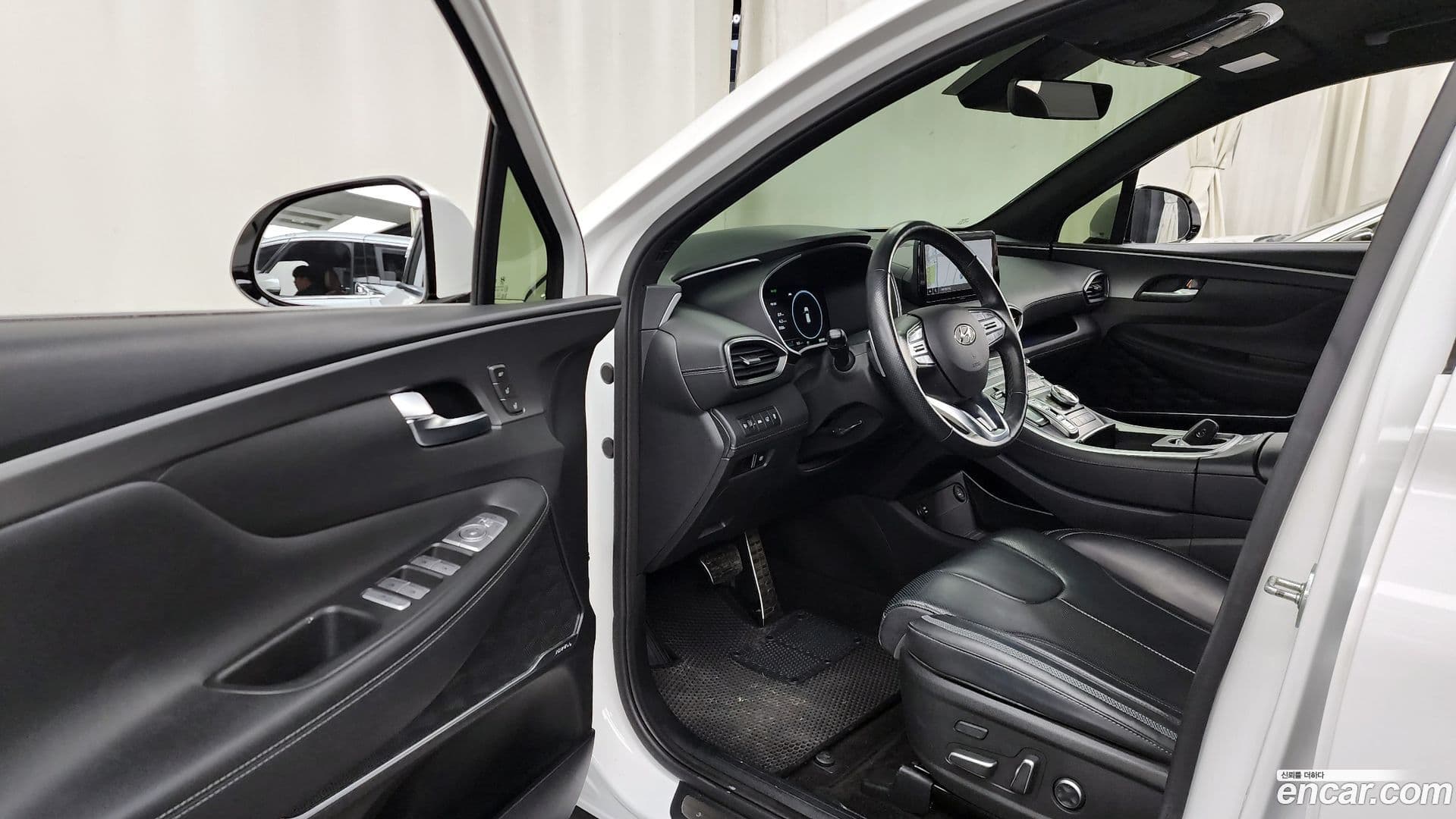 Main__Slider__Photo:Santafe Hyundai 2022.0-9