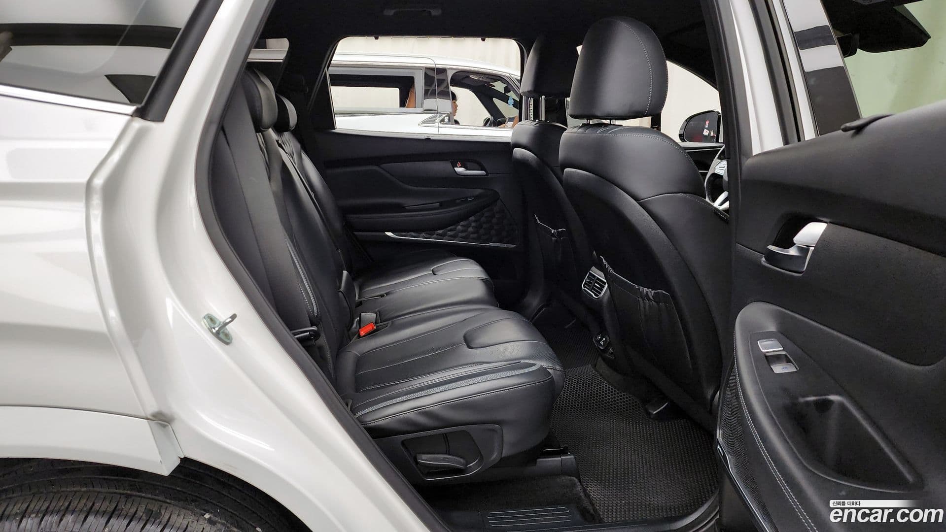 Main__Slider__Photo:Santafe Hyundai 2022.0-11