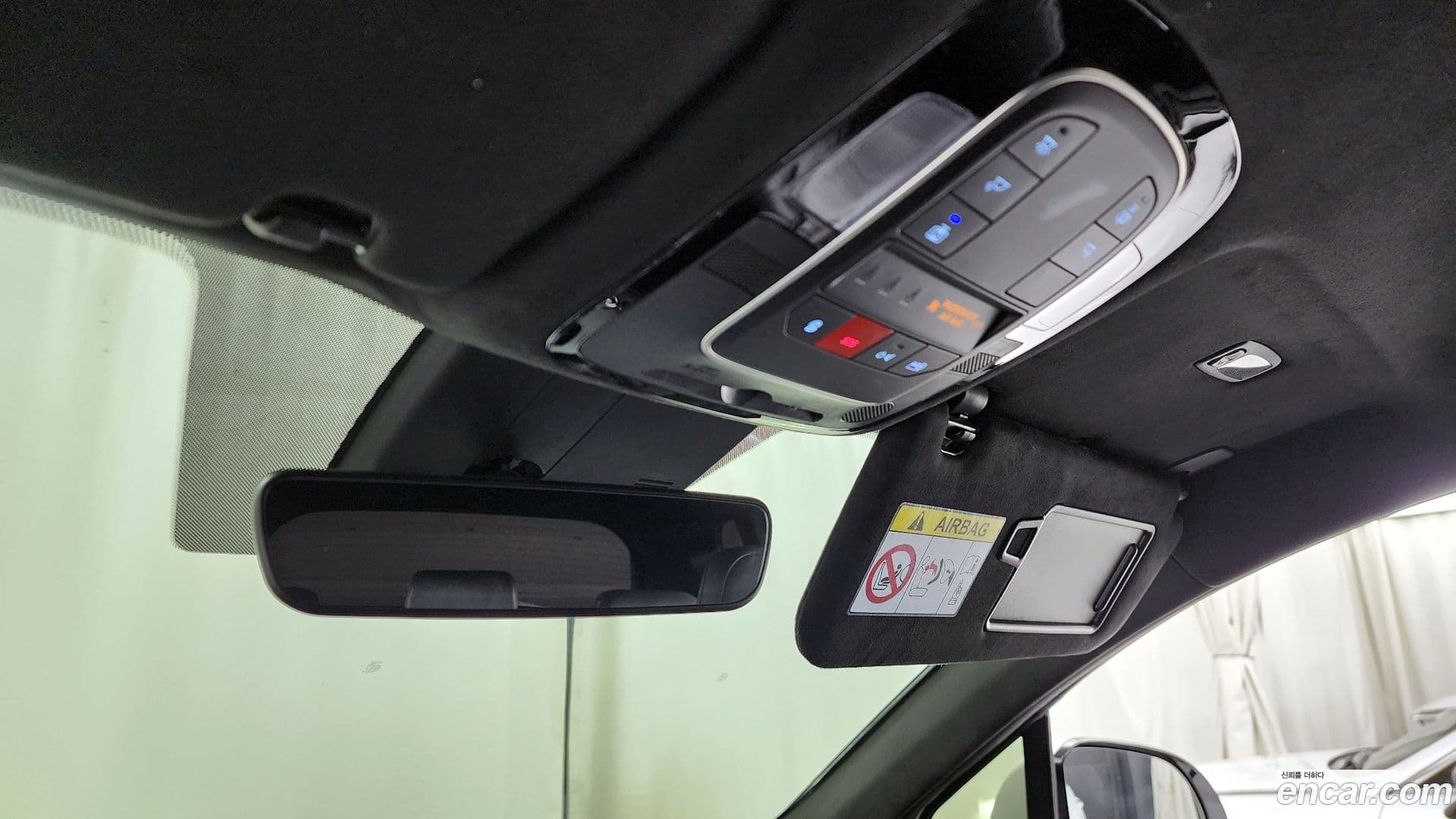 Main__Slider__Photo:Santafe Hyundai 2022.0-17