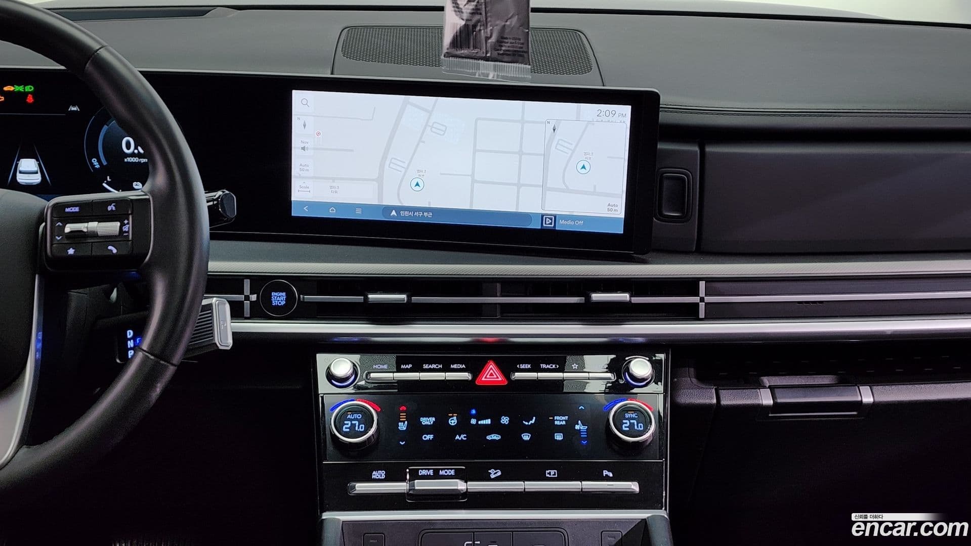 Main__Slider__Photo:Santafe Hyundai 2024.0-13