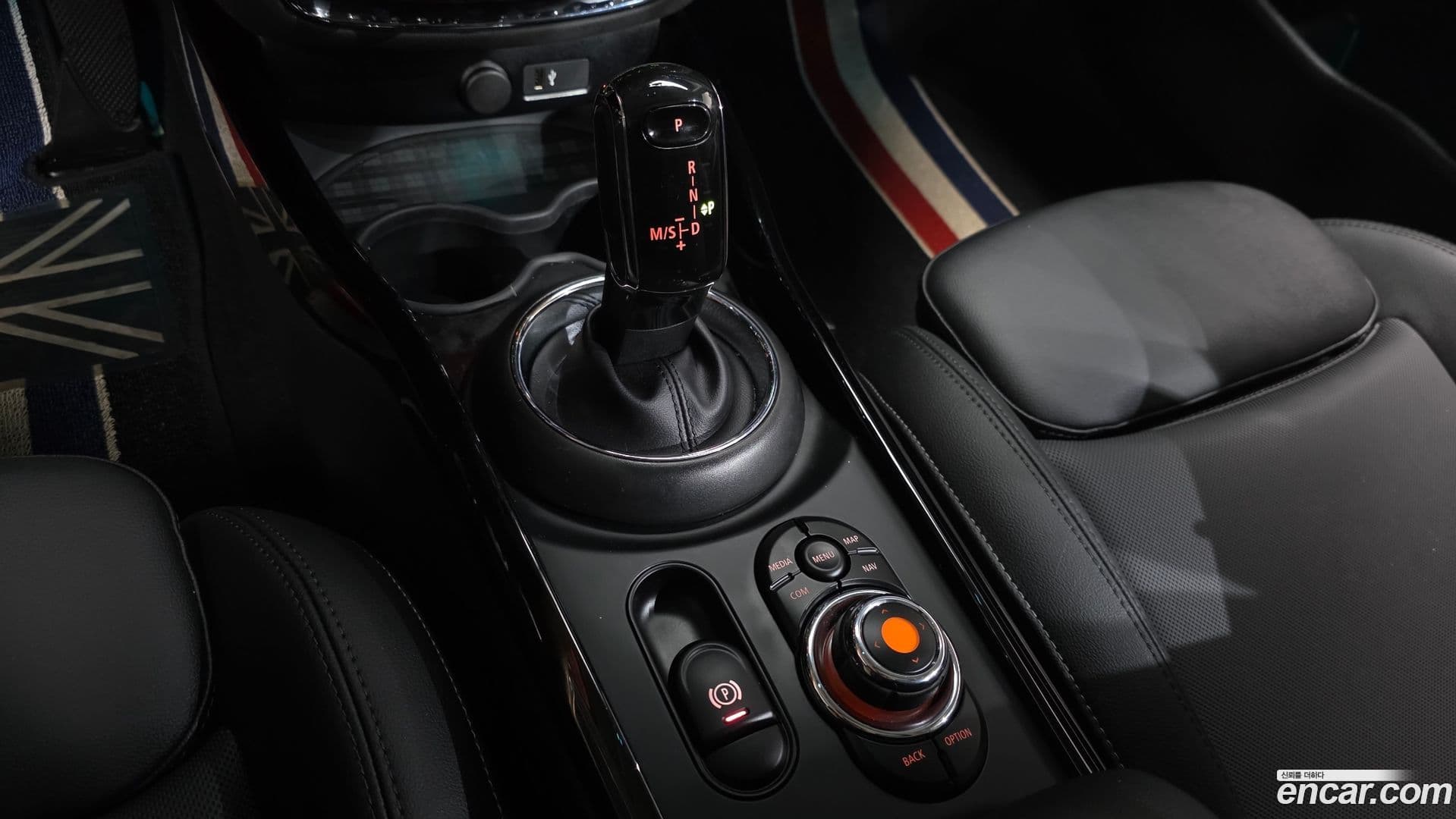 Main__Slider__Photo:Clubman Mini 2021.2-8