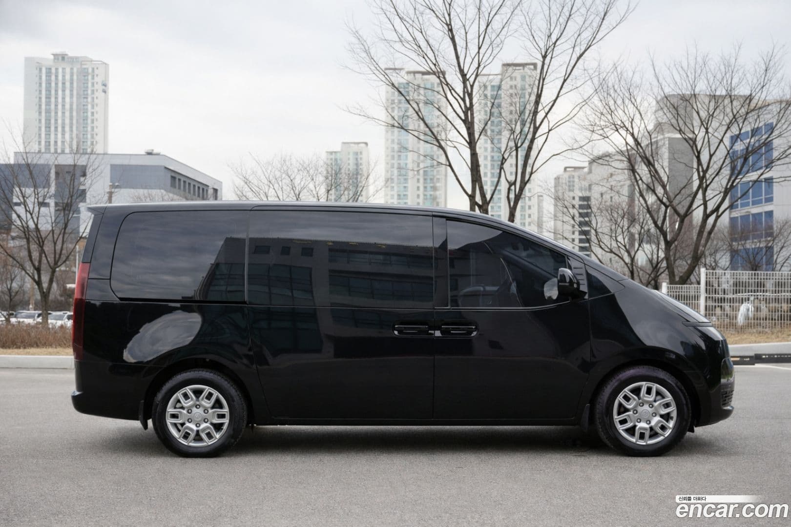 Main__Slider__Photo:Staria Hyundai 2023.2-5