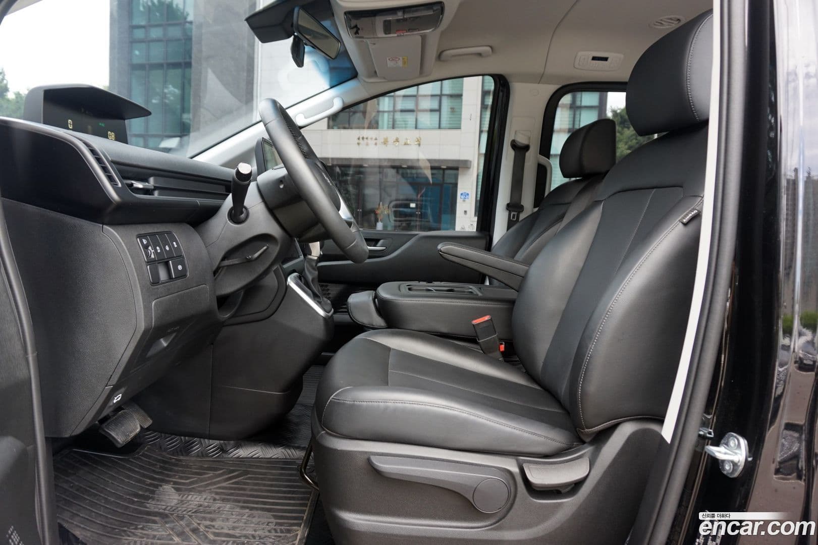 Main__Slider__Photo:Staria Hyundai 2023.2-15