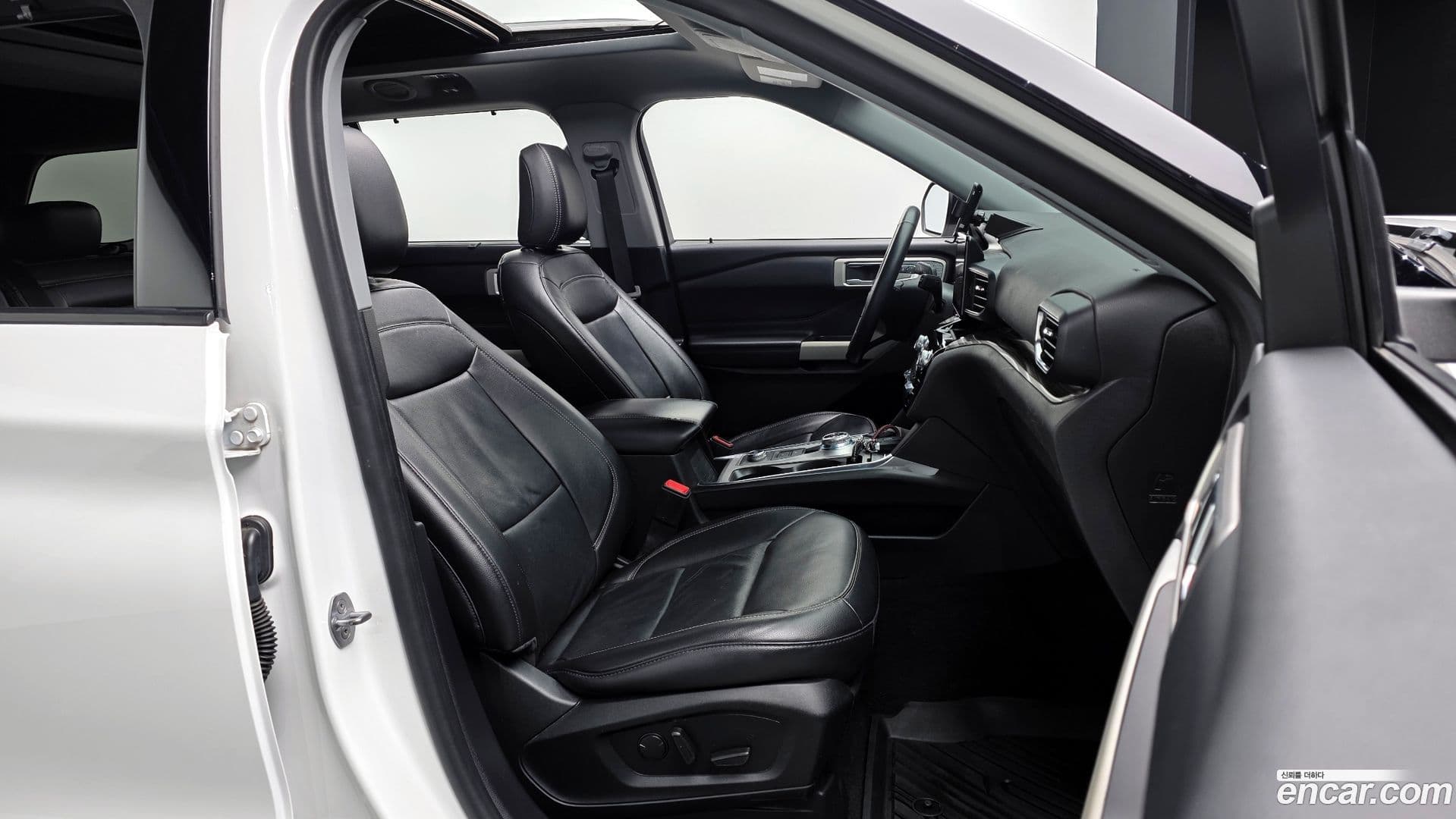 Main__Slider__Photo:Explorer Ford 2021.0-9