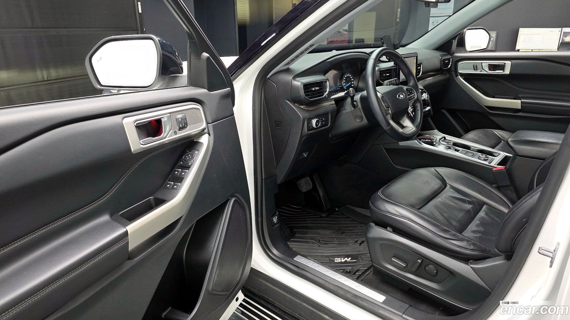 Main__Slider__Photo:Explorer Ford 2021.0-10