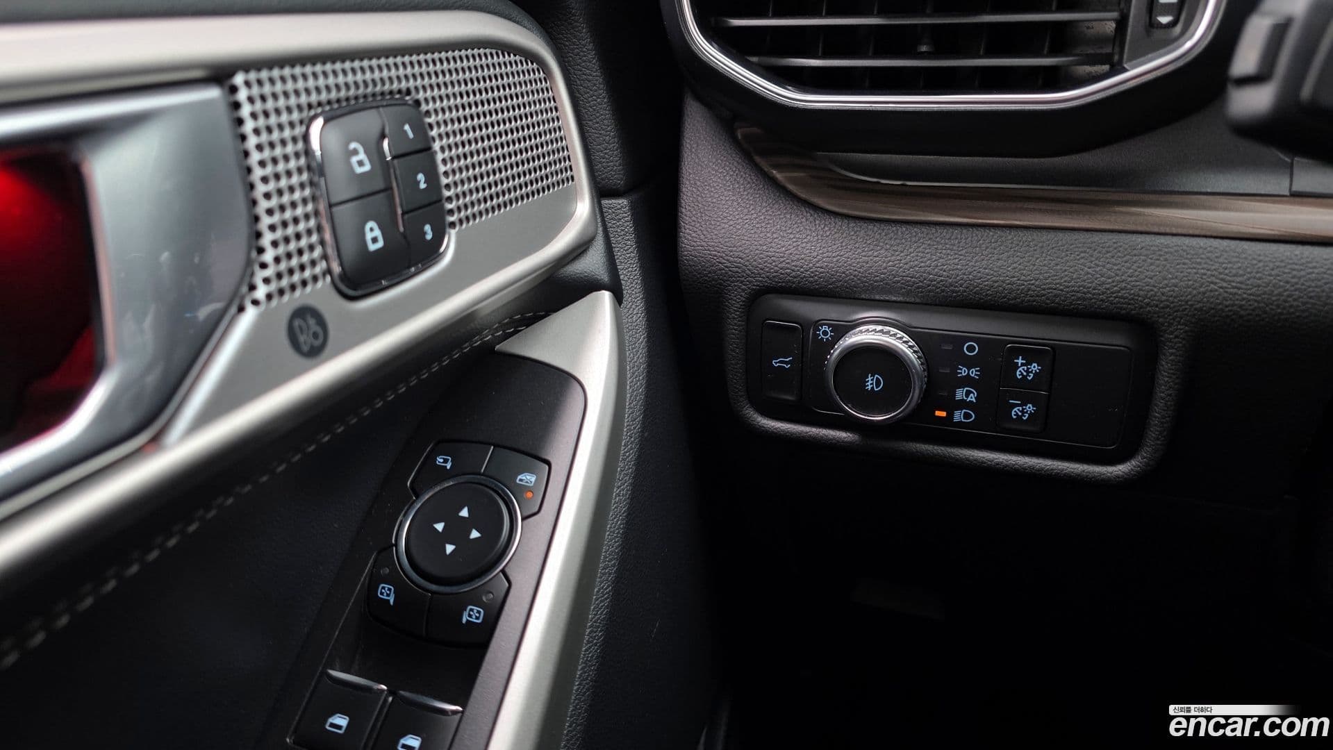 Main__Slider__Photo:Explorer Ford 2021.0-17