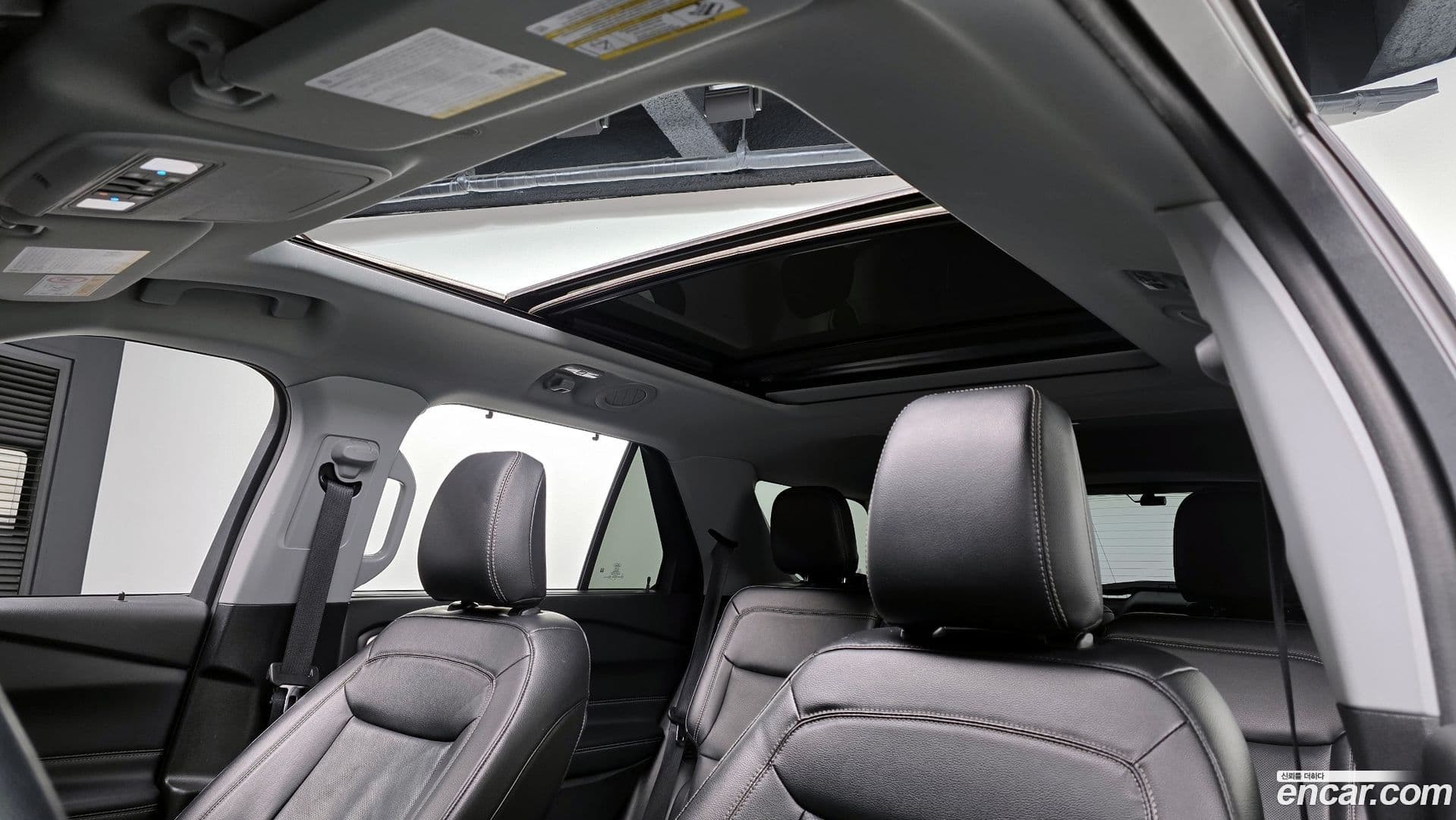 Main__Slider__Photo:Explorer Ford 2021.0-18