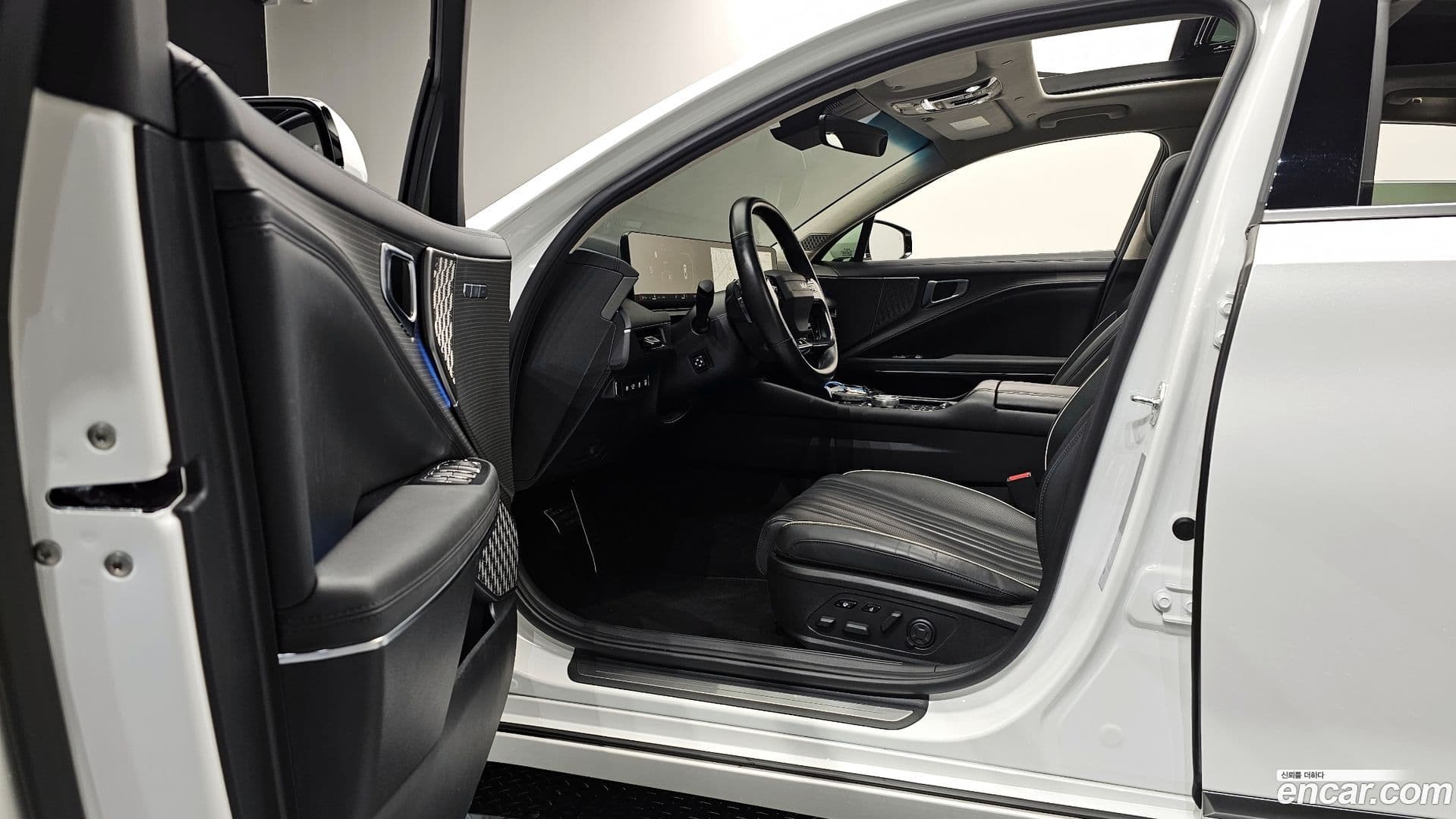 Main__Slider__Photo:K8 Kia 2024.9-9