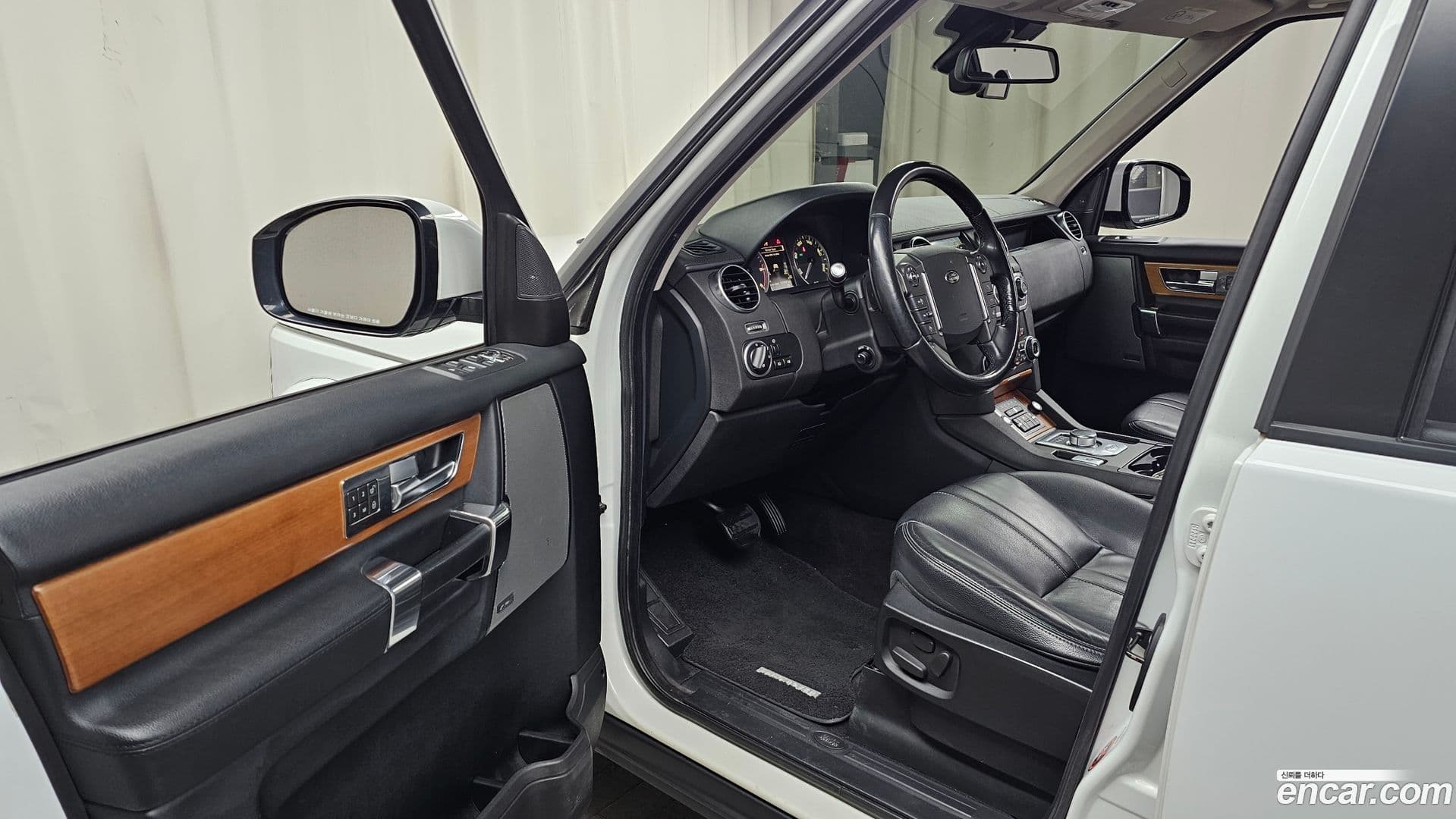 Main__Slider__Photo:Discovery Land Rover 2014.11-9