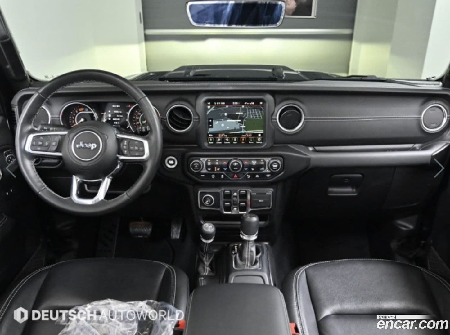 Main__Slider__Photo:Wrangler Jeep 2022.5-6