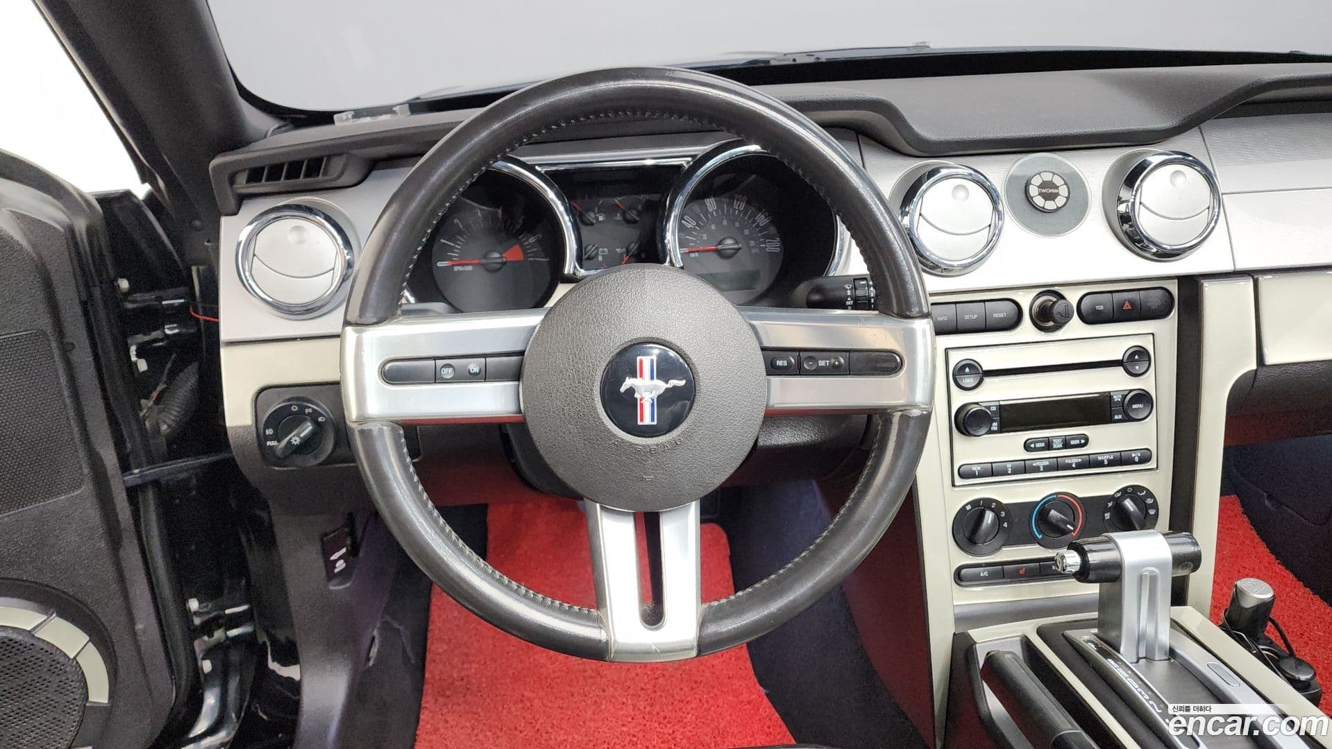 Main__Slider__Photo:Mustang Ford 2007.4-12