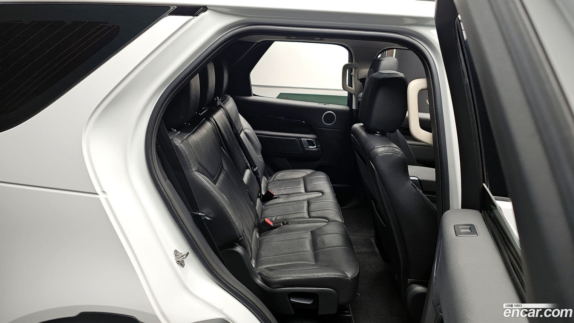 Main__Slider__Photo:Discovery Land Rover 2018.7-10