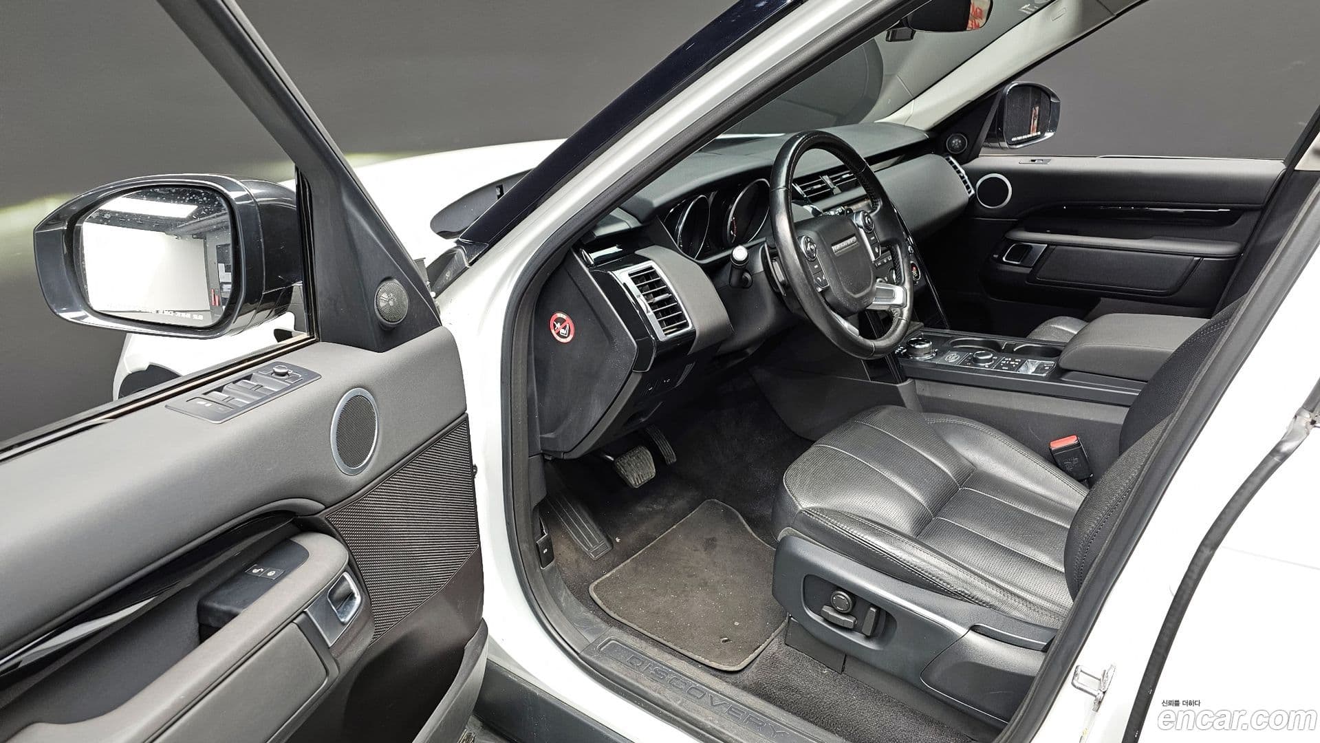 Main__Slider__Photo:Discovery Land Rover 2018.7-11