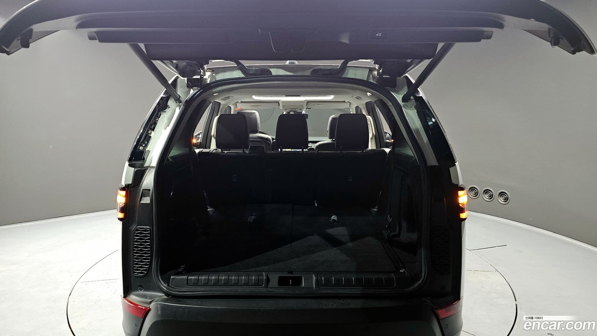 Main__Slider__Photo:Discovery Land Rover 2018.7-19