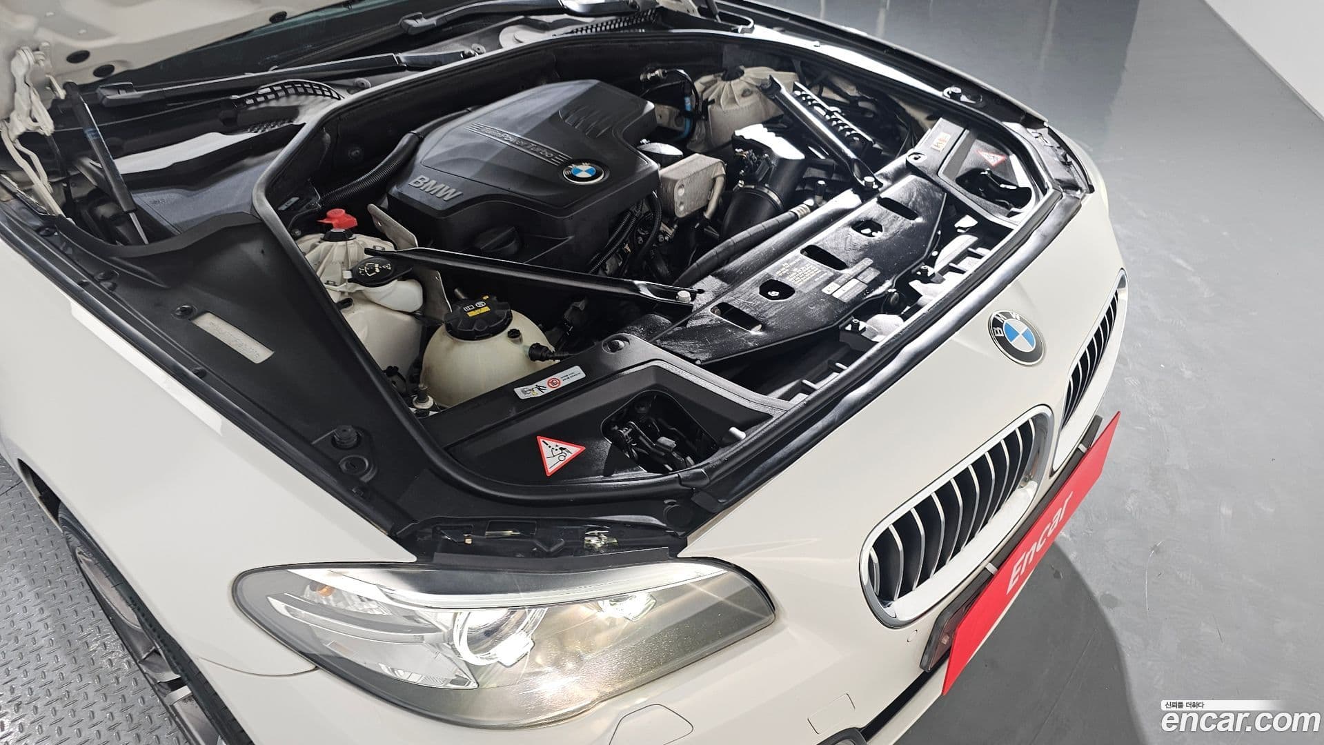 Main__Slider__Photo:5-Series BMW 2014.9-5