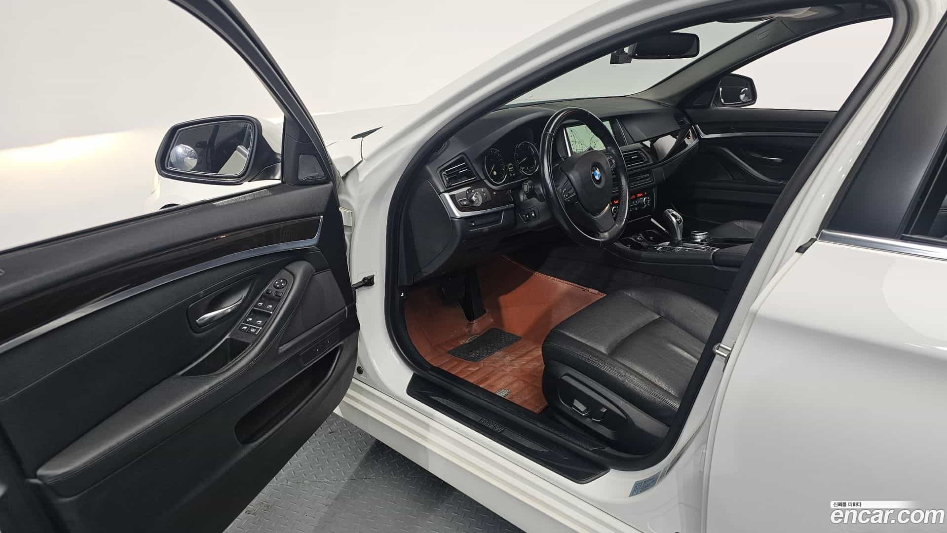 5-Series BMW 2014.9-INNER-010