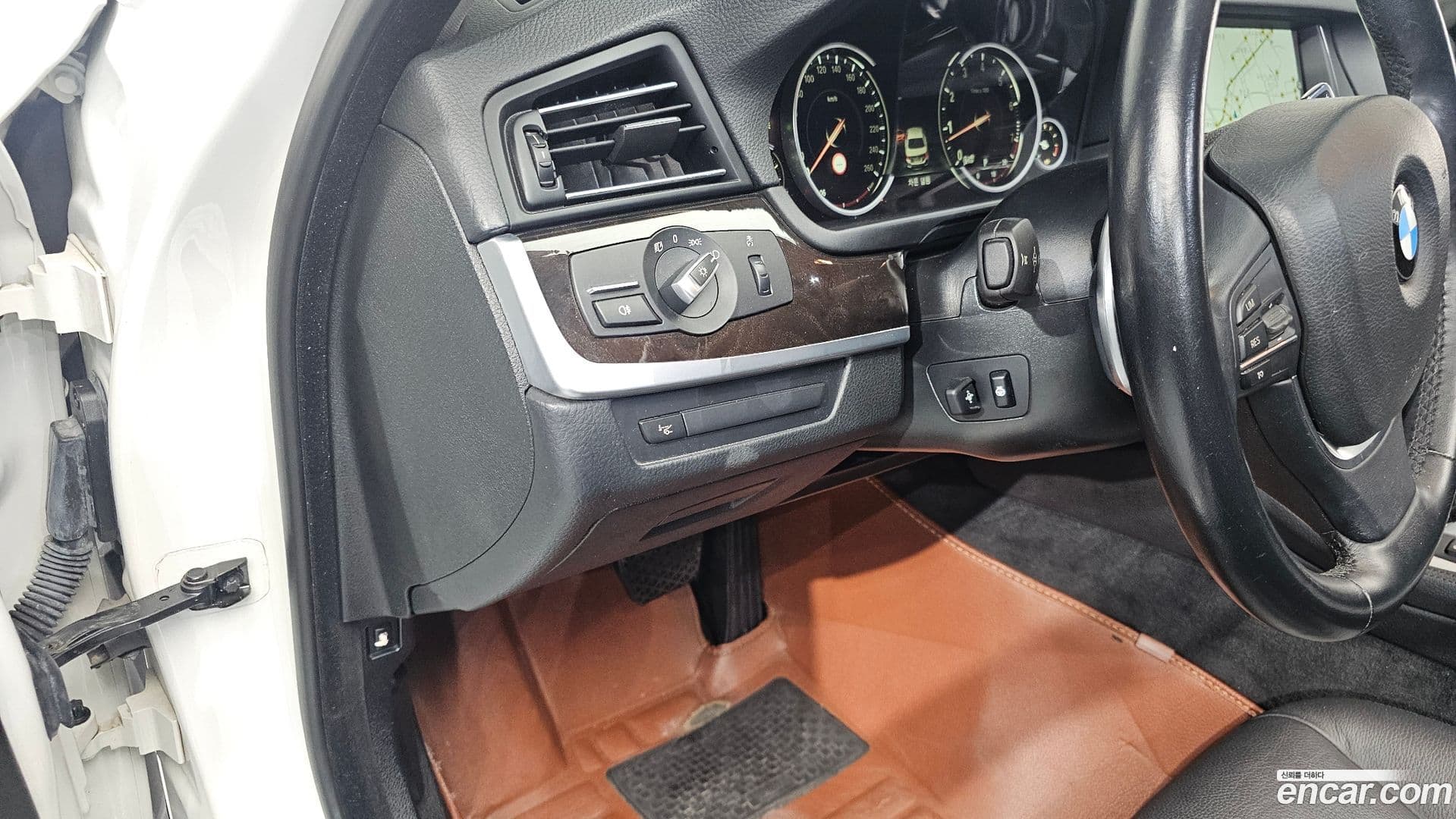 Main__Slider__Photo:5-Series BMW 2014.9-13