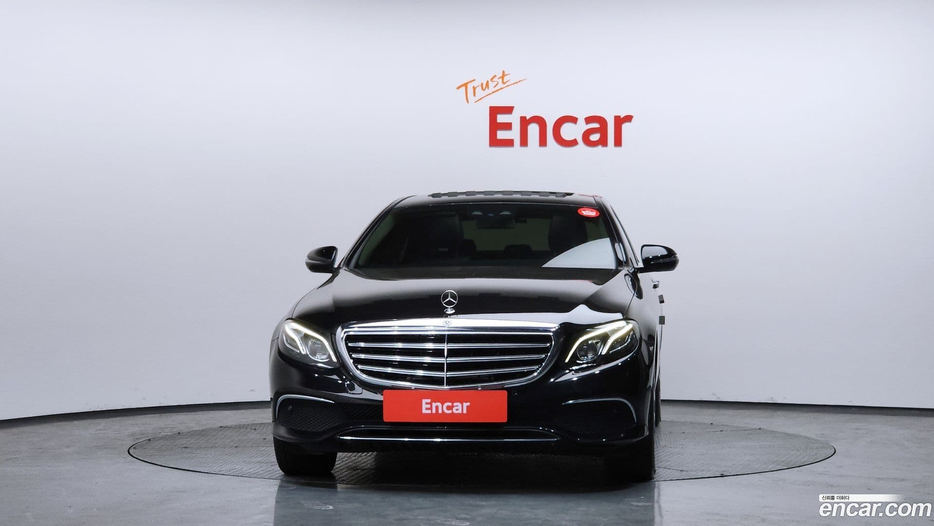 Main__Slider__Photo:E-Class Mercedes-Benz 2017.6-2