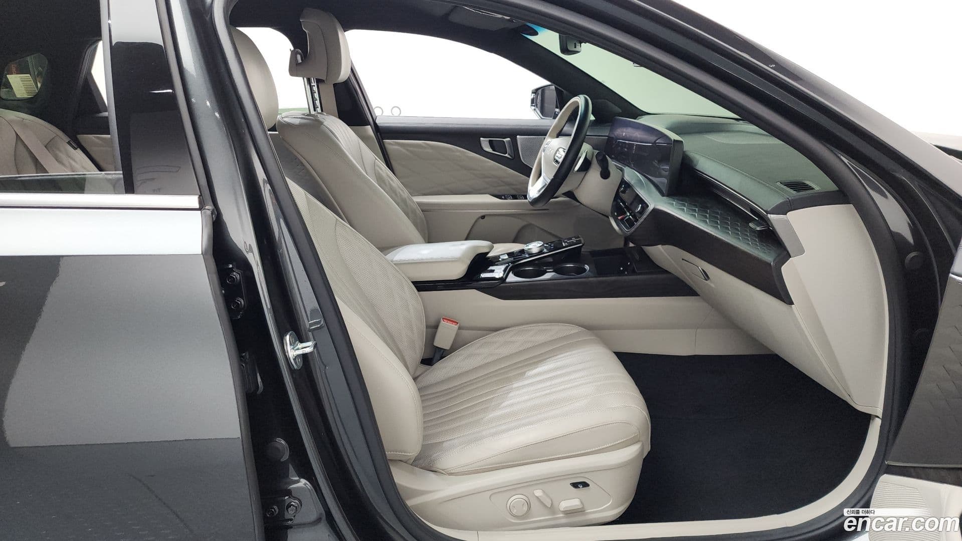 Main__Slider__Photo:K8 Kia 2021.10-10