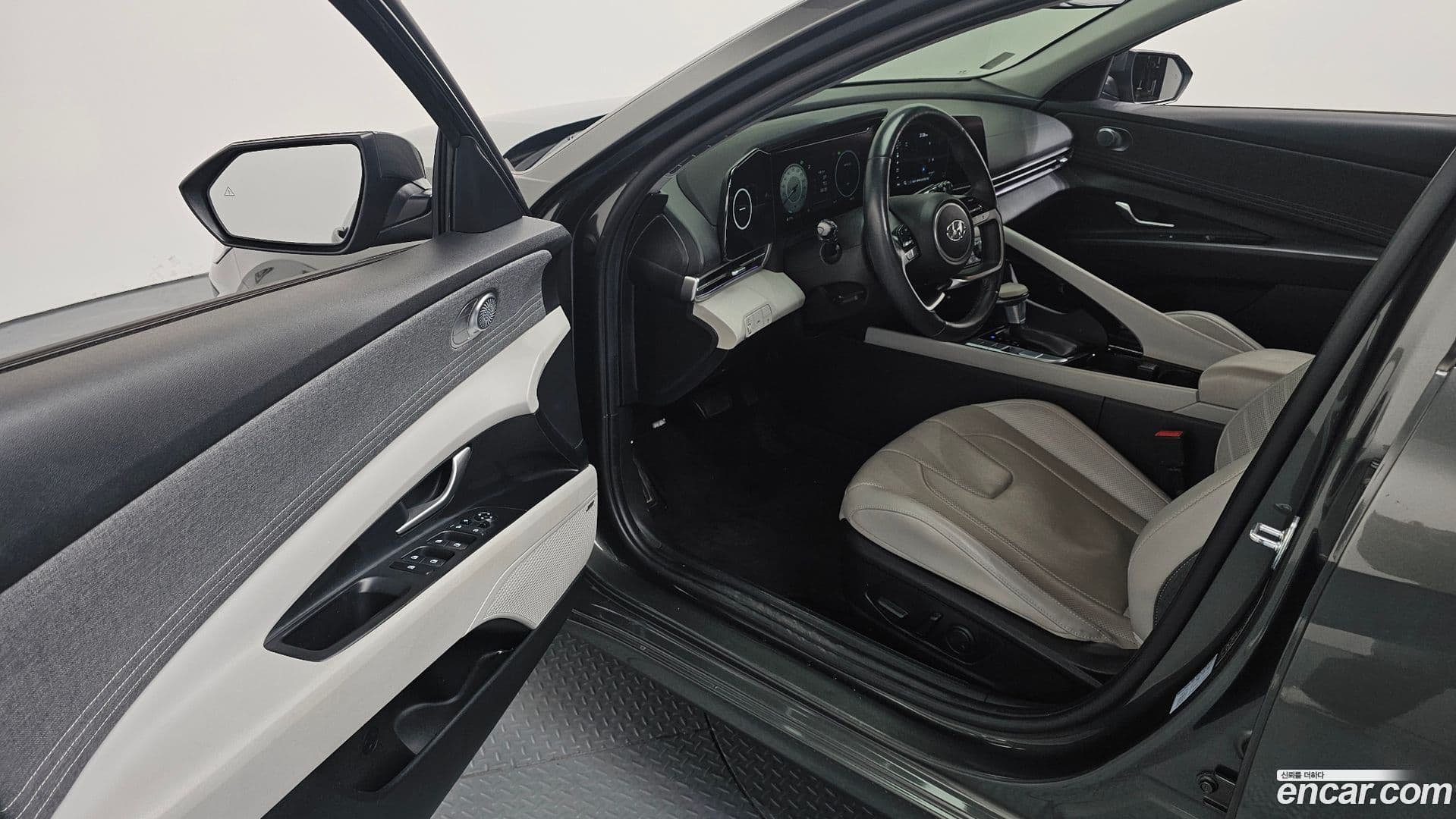 Main__Slider__Photo:AVANTE Hyundai 2021.4-9